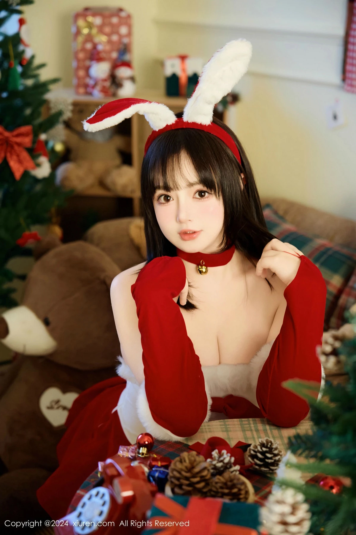 秀人集.com_[XiuRen秀人网]No.9656_模特养乐多Doll圣诞主题性感红色连衣裙半脱秀丰腴身材诱惑写真53P