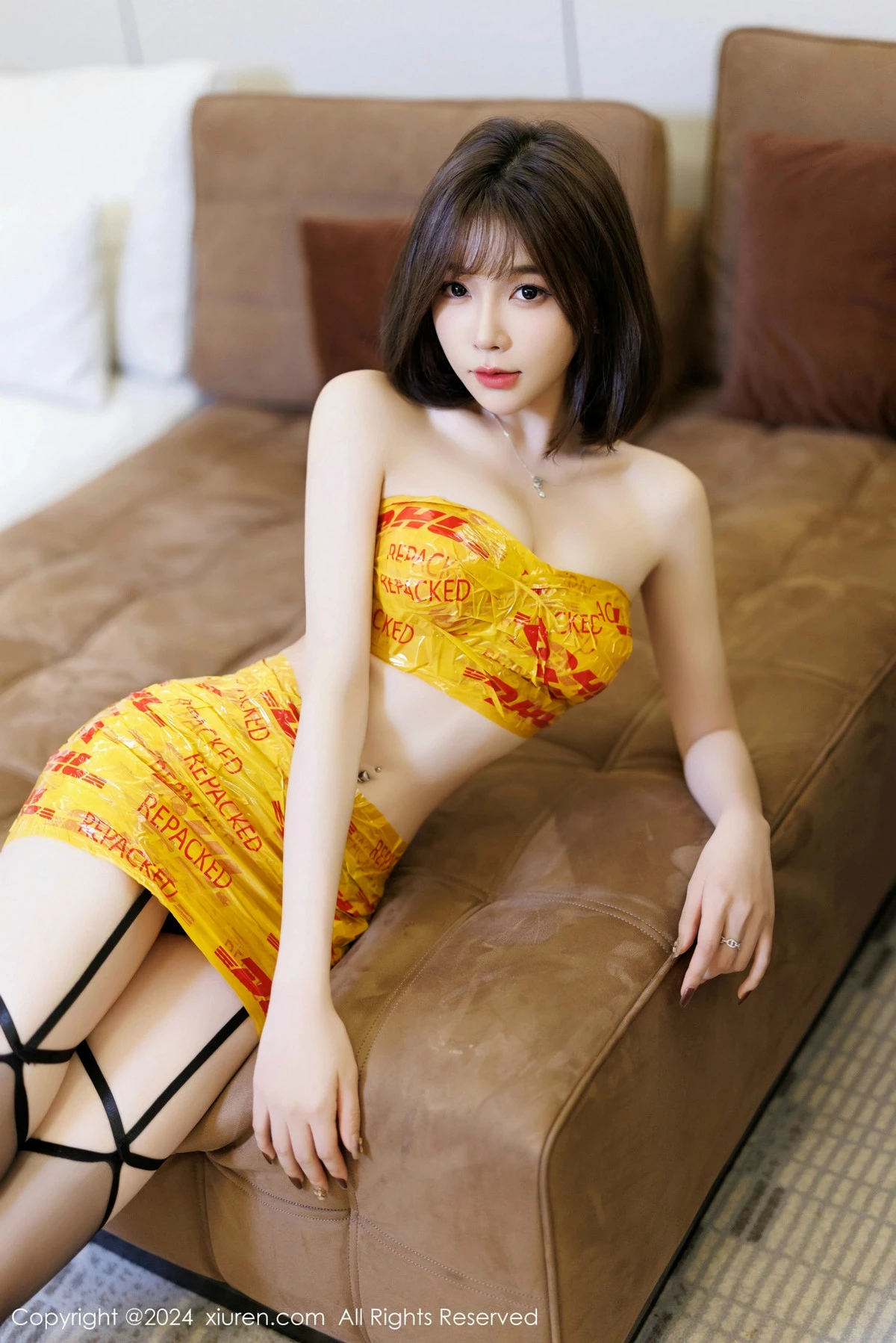 秀人集.com_[XiuRen秀人网]No.9664_女神徐莉芝Booty性感黄色胶布+黑色情趣内衣秀完美身材诱惑写真88P