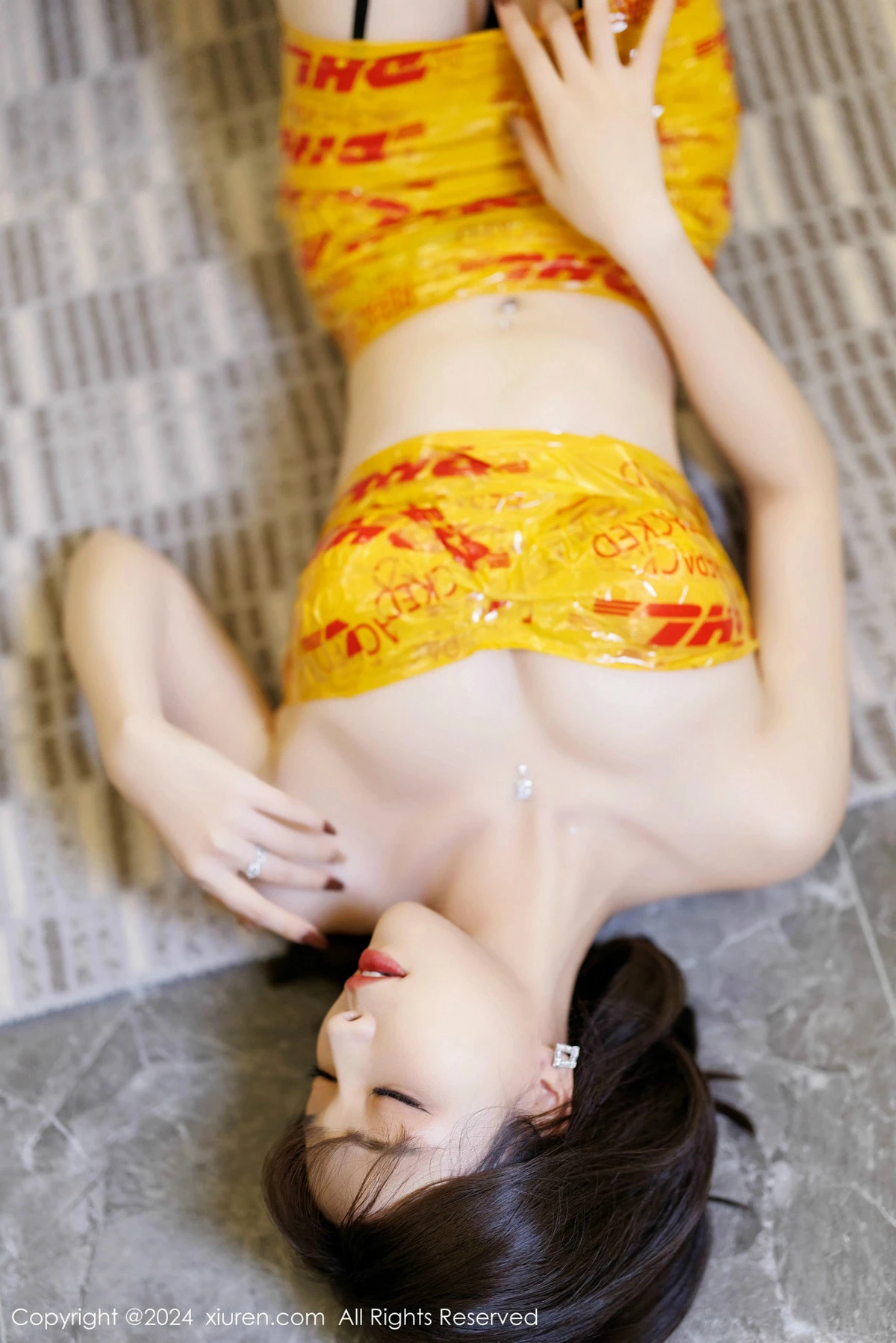 秀人集.com_[XiuRen秀人网]No.9664_女神徐莉芝Booty性感黄色胶布+黑色情趣内衣秀完美身材诱惑写真88P