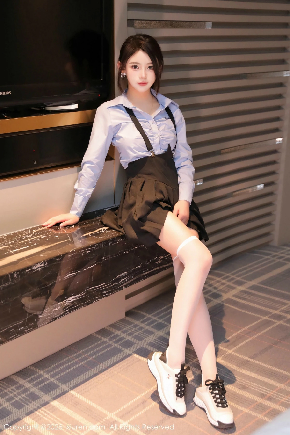 秀人集.com_[XiuRen秀人网]No.9819_模特爱酱里性感蓝T配黑色吊带短裙露白丝袜秀完美身材诱惑写真80P