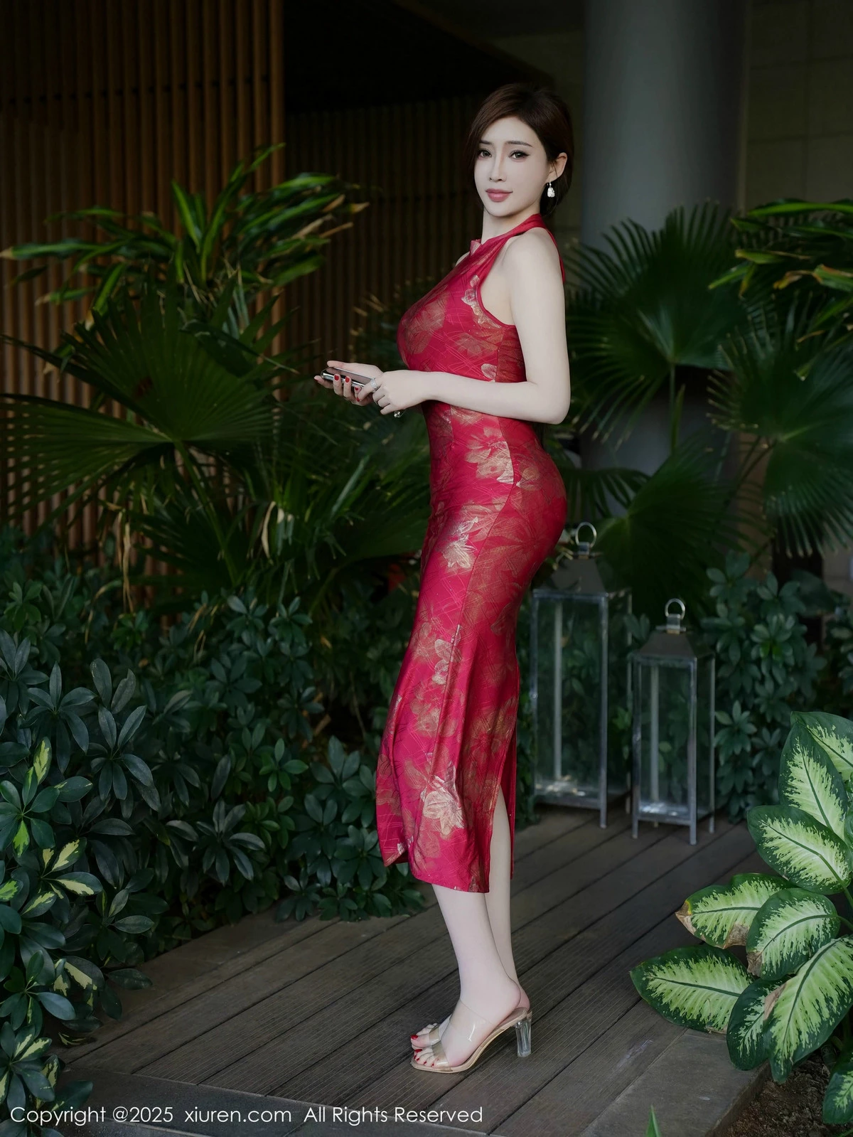 秀人集.com_[XiuRen秀人网]No.9837_女神Carol周妍希性感红色旗袍服饰配超薄肉丝秀丰满身材诱惑写真77P