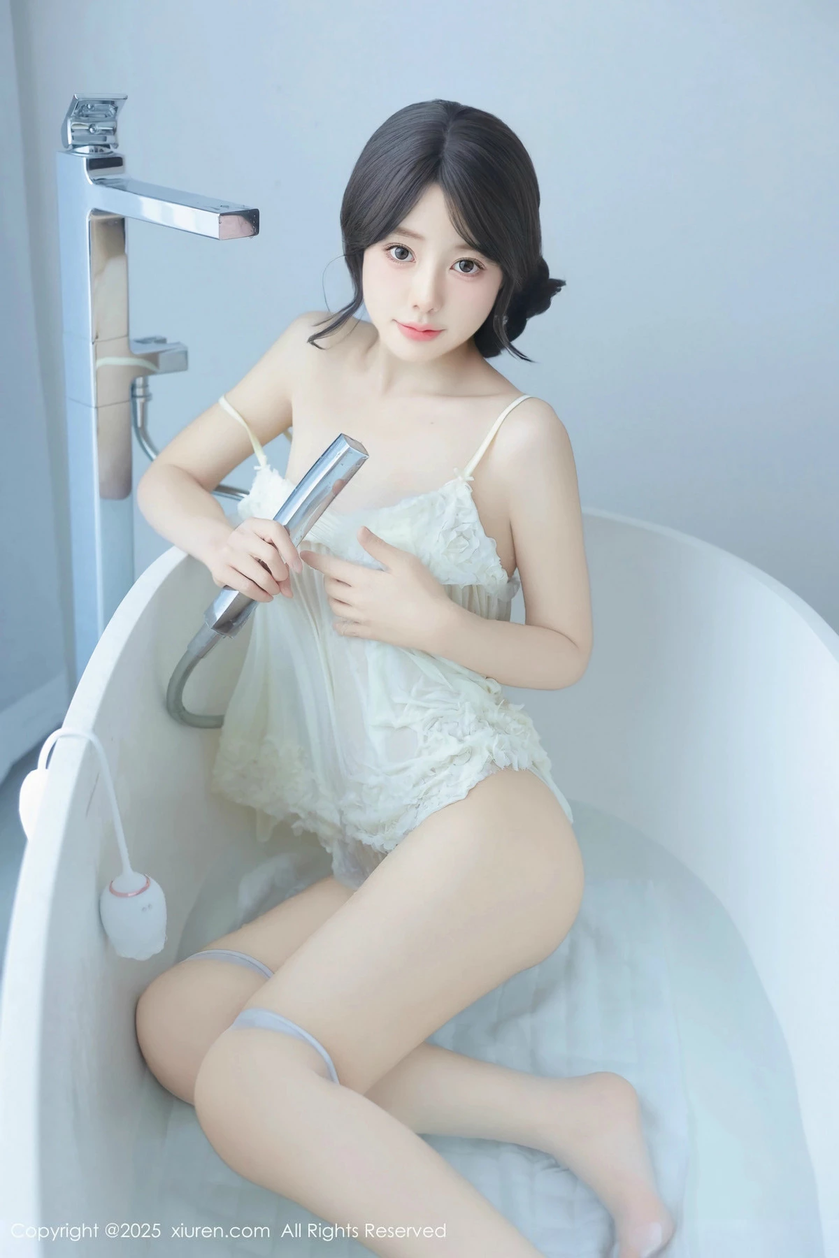秀人集.com_[XiuRen秀人网]No.9851_模特桃妖夭浴室性感浅色连衣短裙配白丝袜湿身秀惹火身材诱惑写真113P