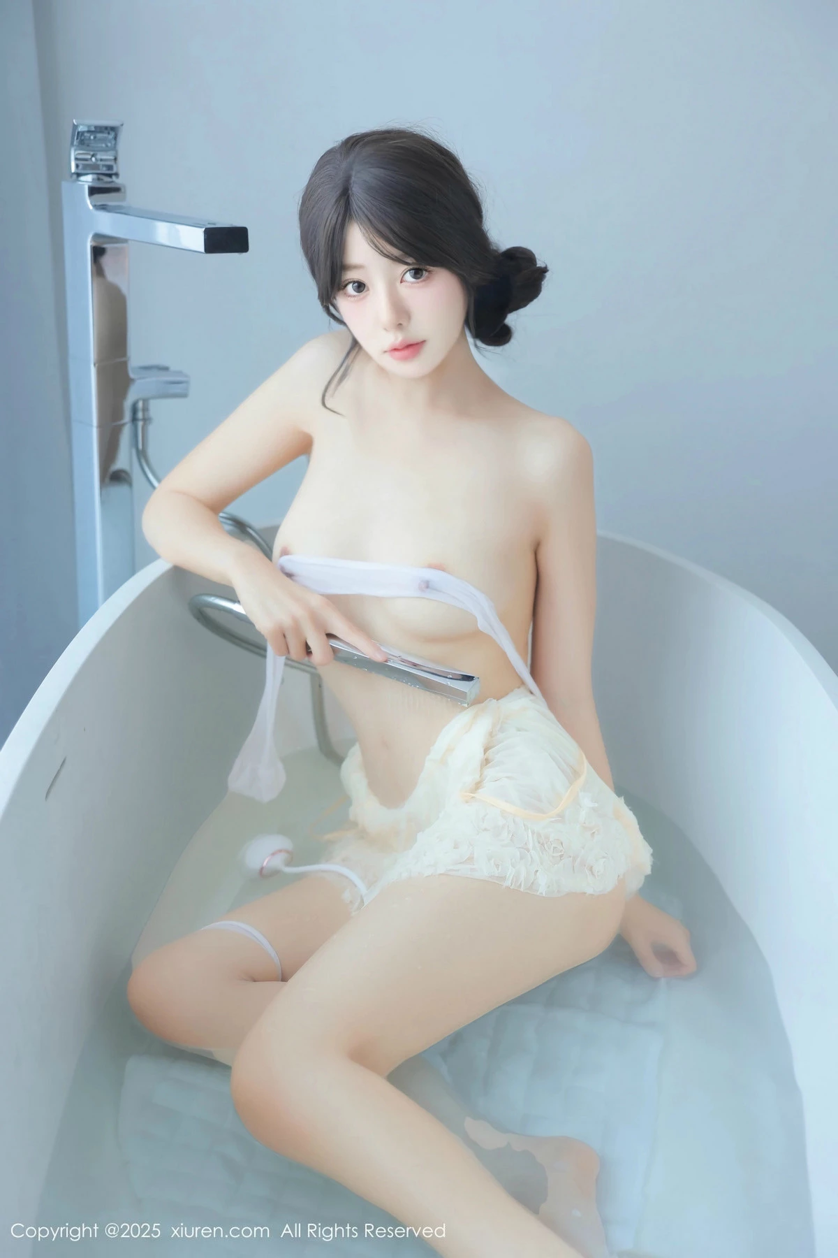 秀人集.com_[XiuRen秀人网]No.9851_模特桃妖夭浴室性感浅色连衣短裙配白丝袜湿身秀惹火身材诱惑写真113P