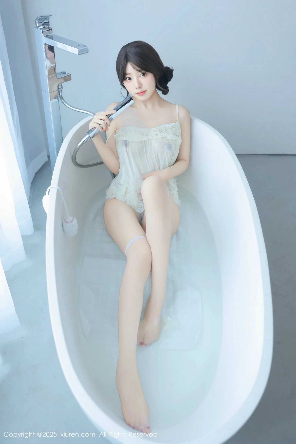 秀人集.com_[XiuRen秀人网]No.9851_模特桃妖夭浴室性感浅色连衣短裙配白丝袜湿身秀惹火身材诱惑写真113P