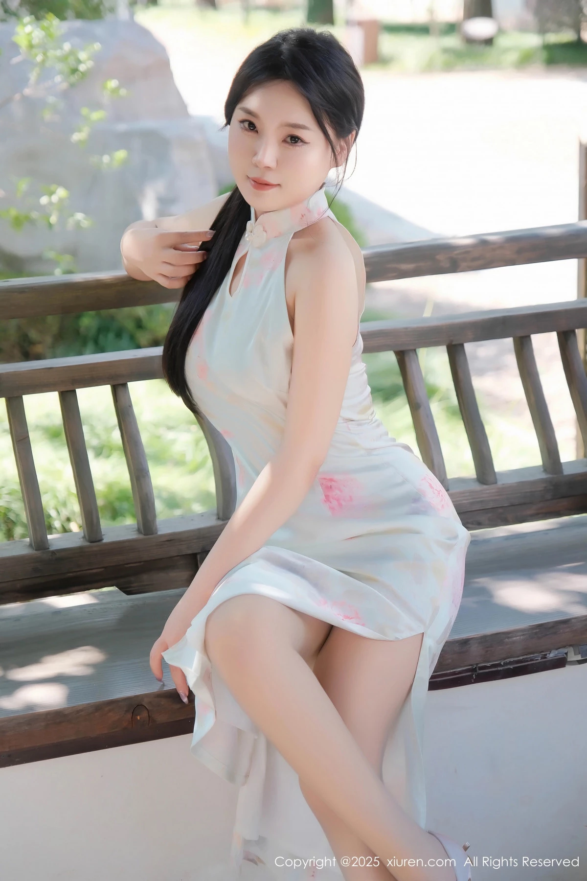 秀人集.com_[XiuRen秀人网]No.9893_模特麦田性感浅蓝色旗袍配超薄无内肉丝秀曼妙身姿撩人诱惑写真70P