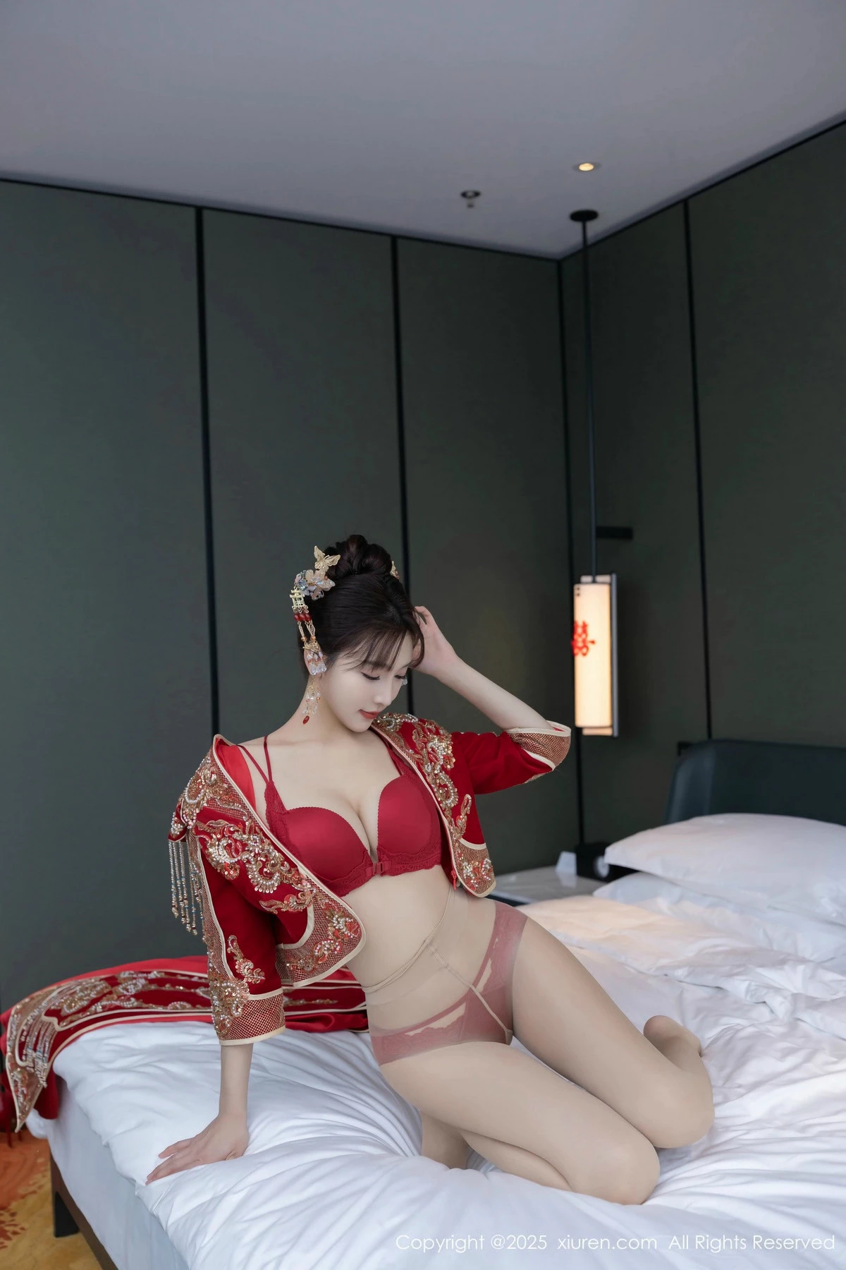 秀人集.com_[XiuRen秀人网]No.9770_模特陆萱萱性感新娘装露红色内衣配超薄肉丝秀柔美身材诱惑写真82P