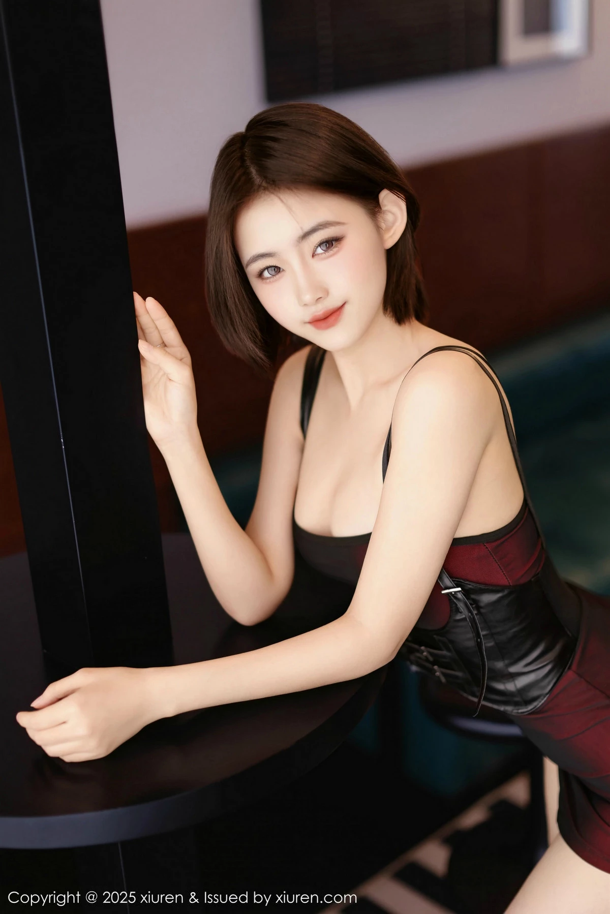 秀人集.com_[XiuRen秀人网]No.9772_模特小橘子orange性感暗红色吊带短裙秀曼妙身姿迷人诱惑写真69P
