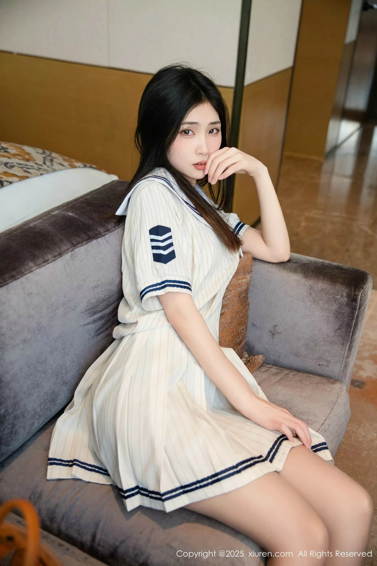 秀人集.com_[XiuRen秀人网]No.9942_模特刘婷婷性感JK制服露肉色性感内衣配灰丝袜秀完美身材诱惑写真77P