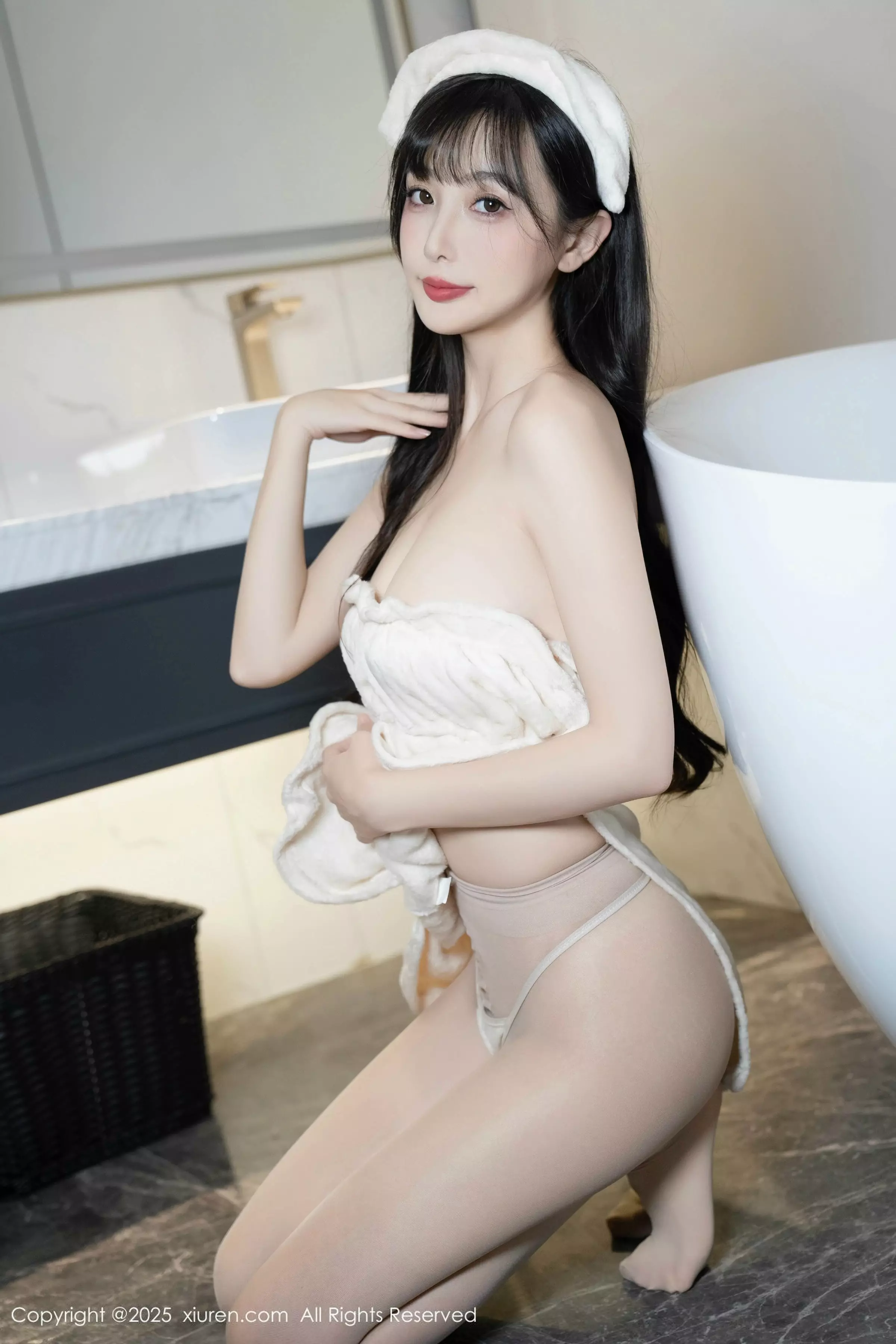秀人集.com_[XiuRen秀人网]No.10005_模特樱桃小阑子浴室场景性感白色浴袍配原色丝袜秀美腿诱惑写真87P