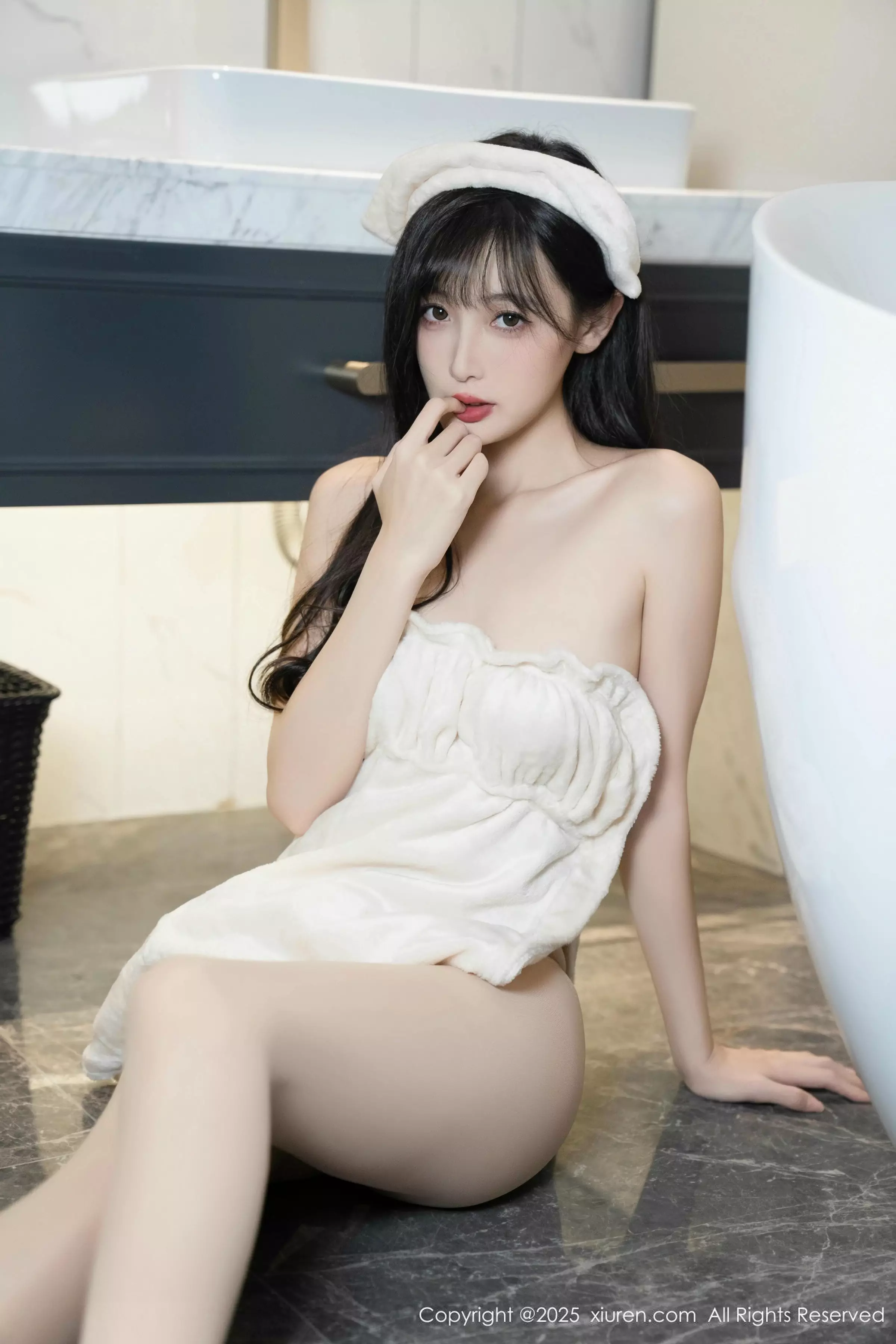 秀人集.com_[XiuRen秀人网]No.10005_模特樱桃小阑子浴室场景性感白色浴袍配原色丝袜秀美腿诱惑写真87P