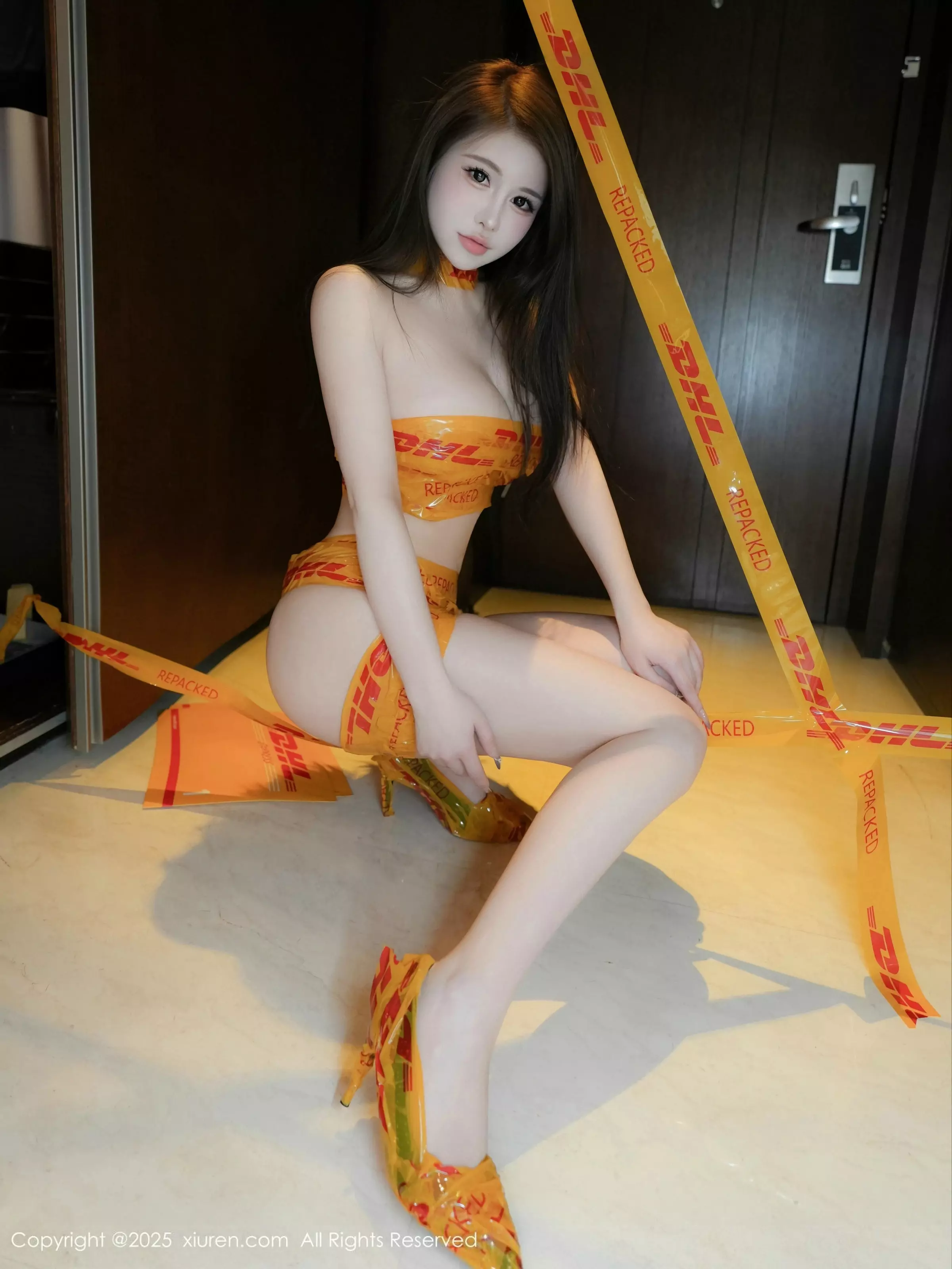 秀人集.com_[XiuRen秀人网]No.10016_模特甜妮户外性感黄色胶带裹身秀完美身材白嫩肌肤诱惑写真76P
