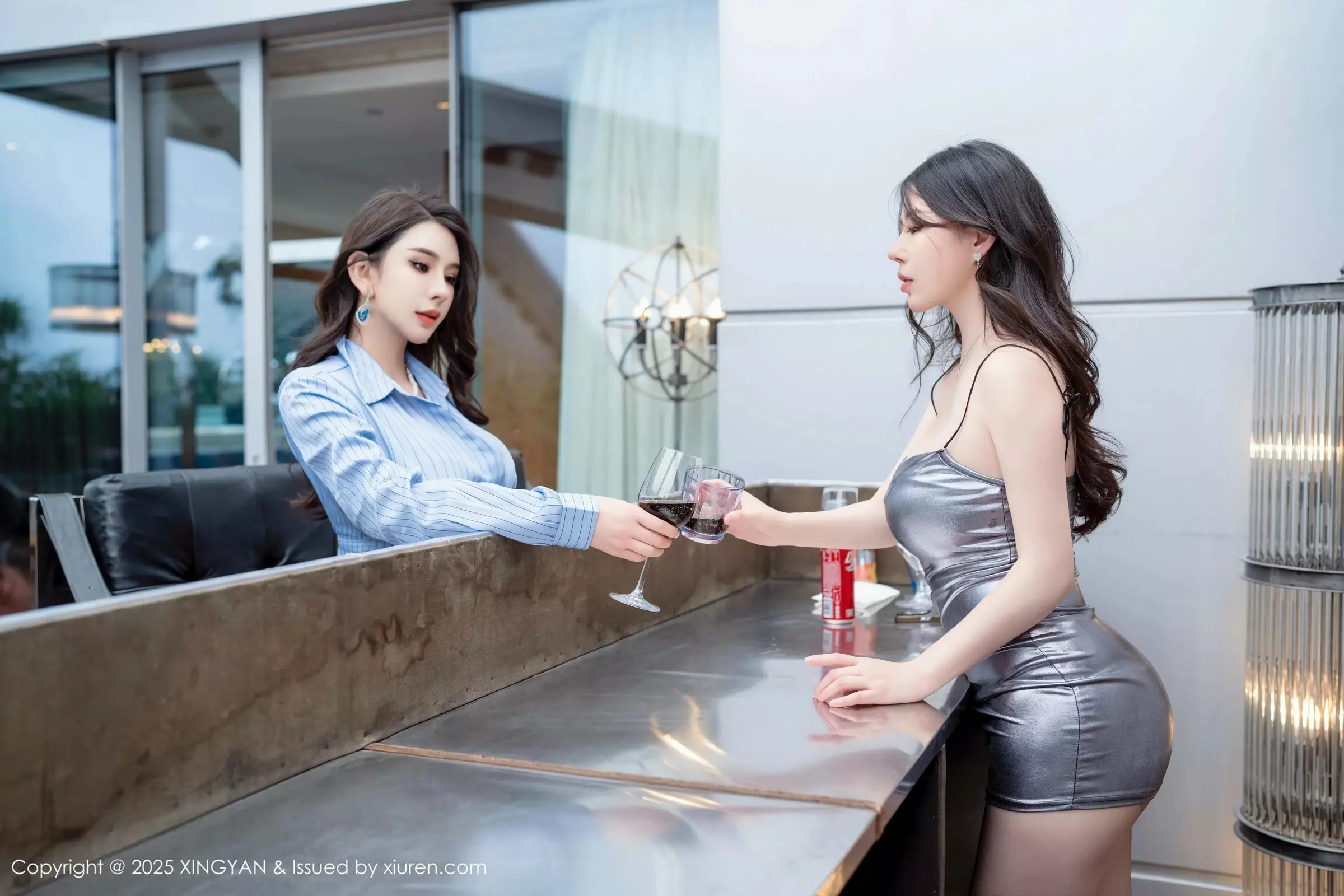 秀人集.com_[XINGYAN星颜社]VOL.323_模特李丽莎性感衬衫配黑短裙露超薄黑丝秀完美身材诱惑写真80P