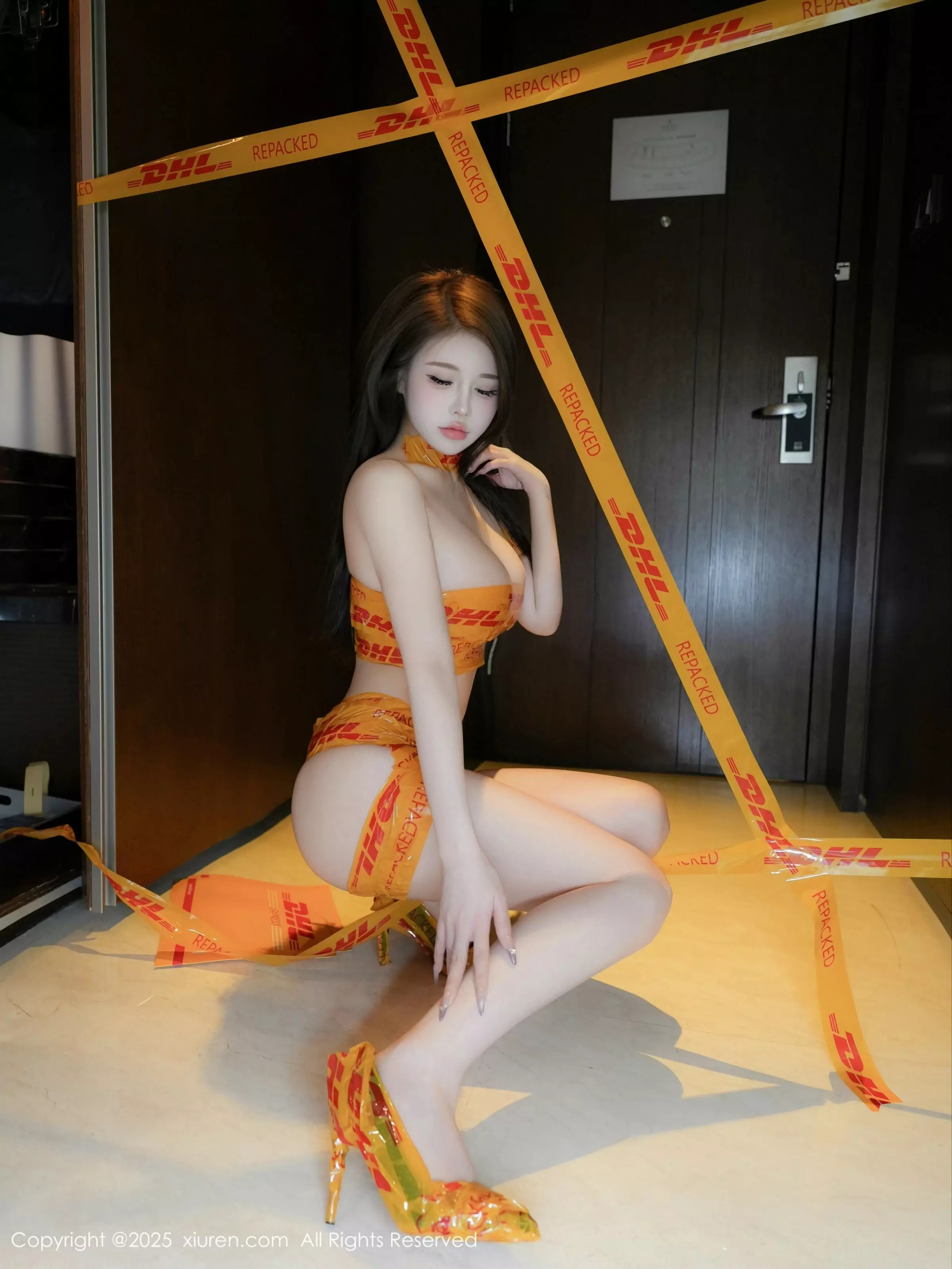 秀人集.com_[XiuRen秀人网]No.10016_模特甜妮户外性感黄色胶带裹身秀完美身材白嫩肌肤诱惑写真76P