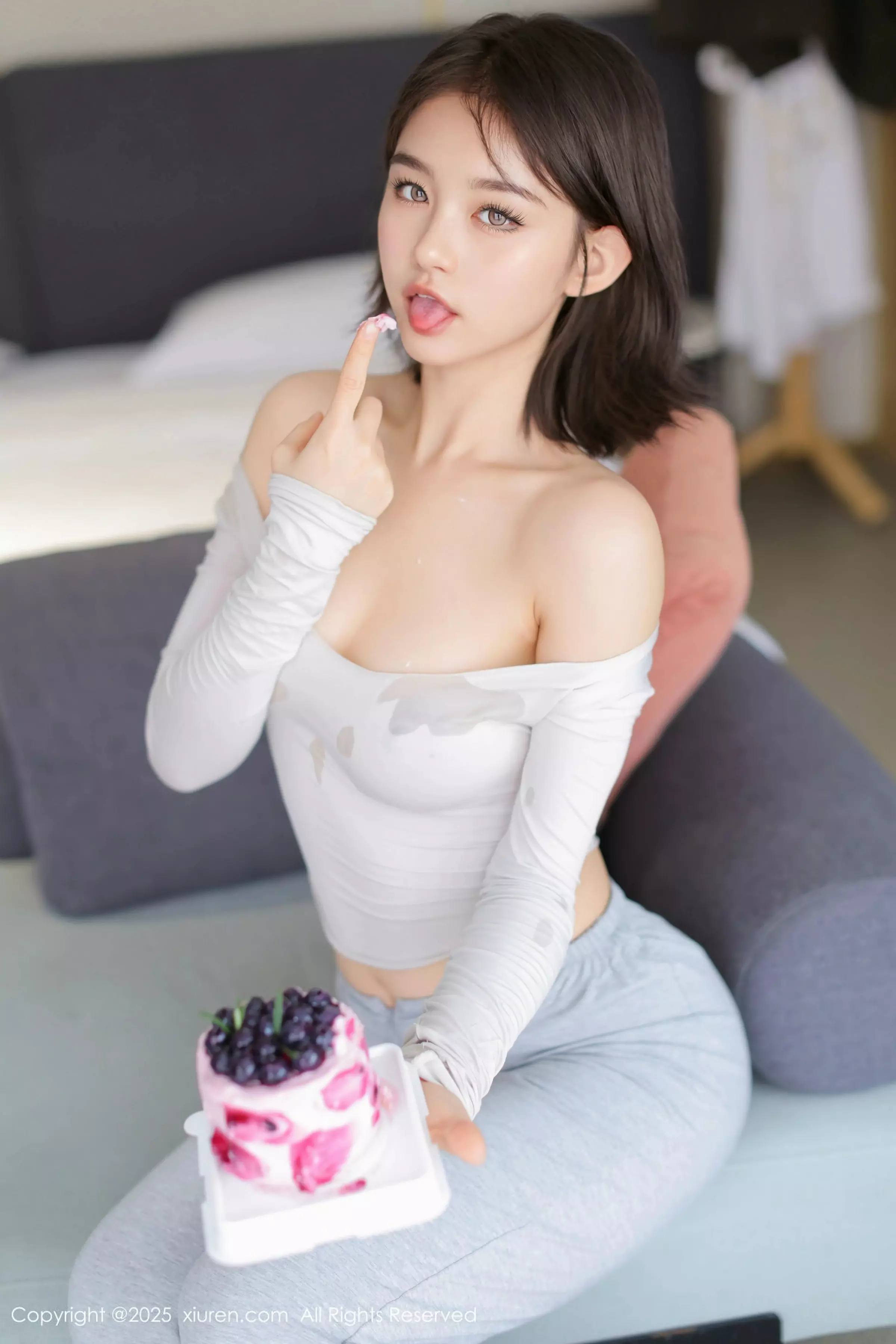 秀人集.com_[XiuRen秀人网]No.10021_模特小橘子orange性感灰色日常服配超薄黑丝秀曼妙身姿诱惑写真77P