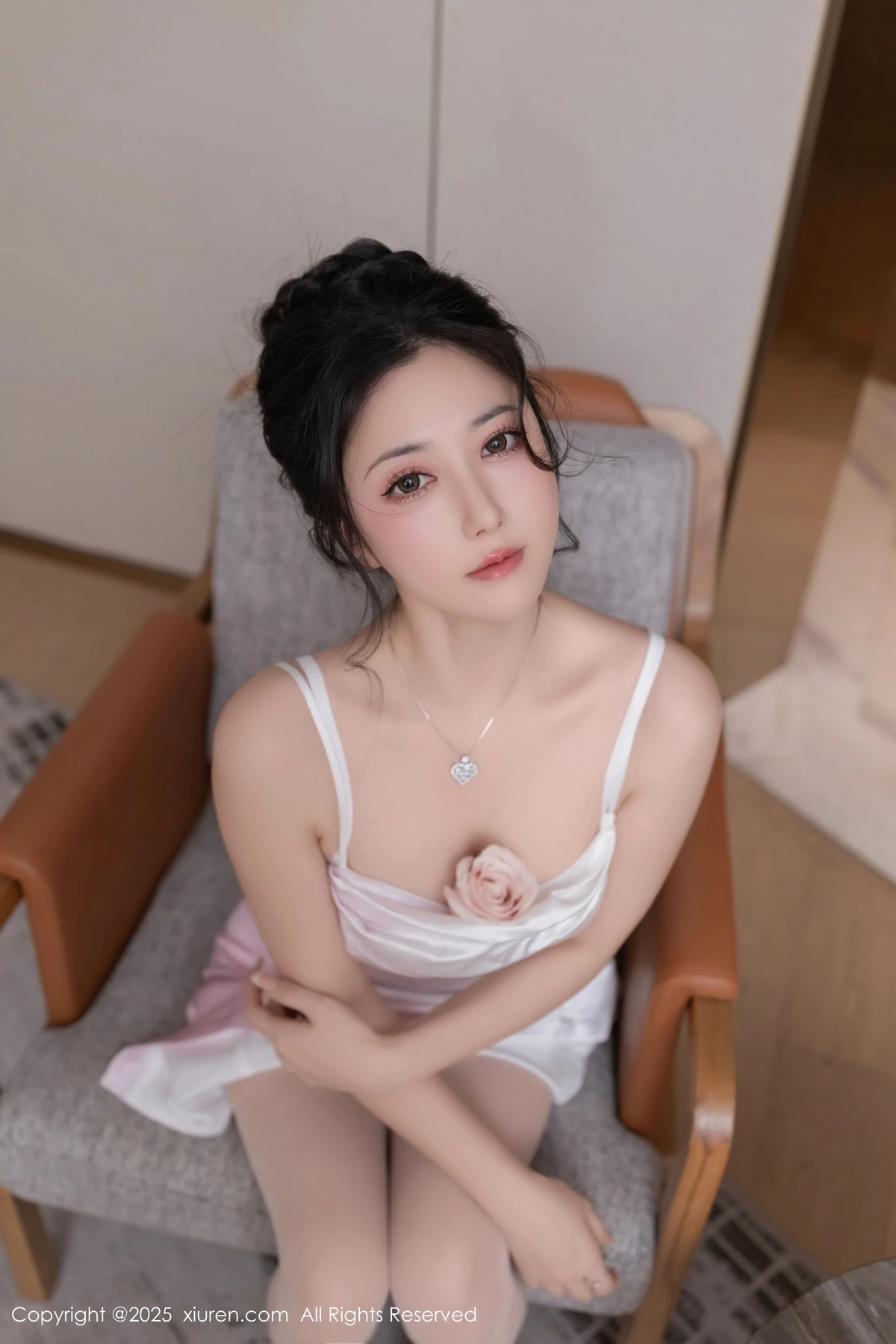 秀人集.com_[XiuRen秀人网]No.9907_模特鱼子酱Fish生日主题白色内衣配超薄肉丝秀曼妙身姿诱惑写真80P