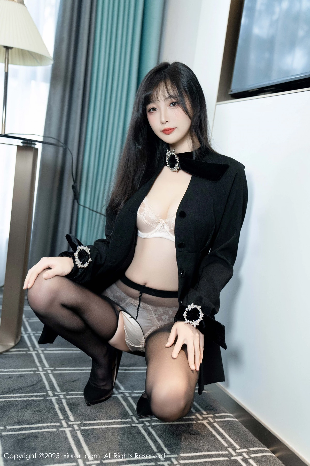 秀人集.com_[XiuRen秀人网]No.9918_模特樱桃小阑子黑色外套露性感内衣配开档黑丝秀曼妙身姿诱惑写真99P