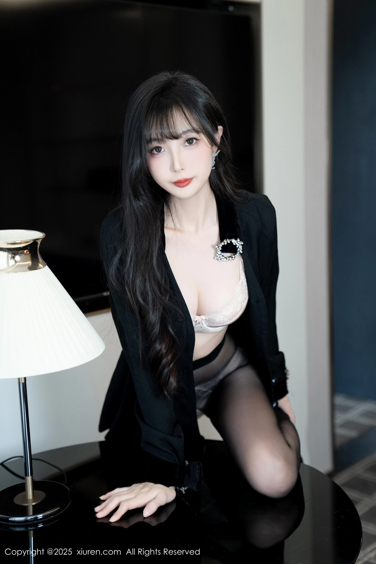秀人集.com_[XiuRen秀人网]No.9918_模特樱桃小阑子黑色外套露性感内衣配开档黑丝秀曼妙身姿诱惑写真99P