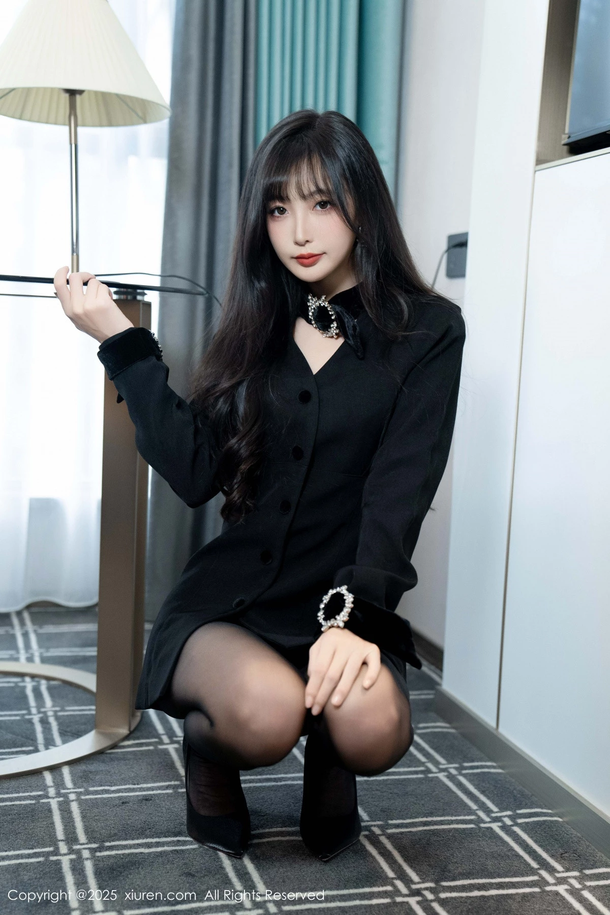 秀人集.com_[XiuRen秀人网]No.9918_模特樱桃小阑子黑色外套露性感内衣配开档黑丝秀曼妙身姿诱惑写真99P