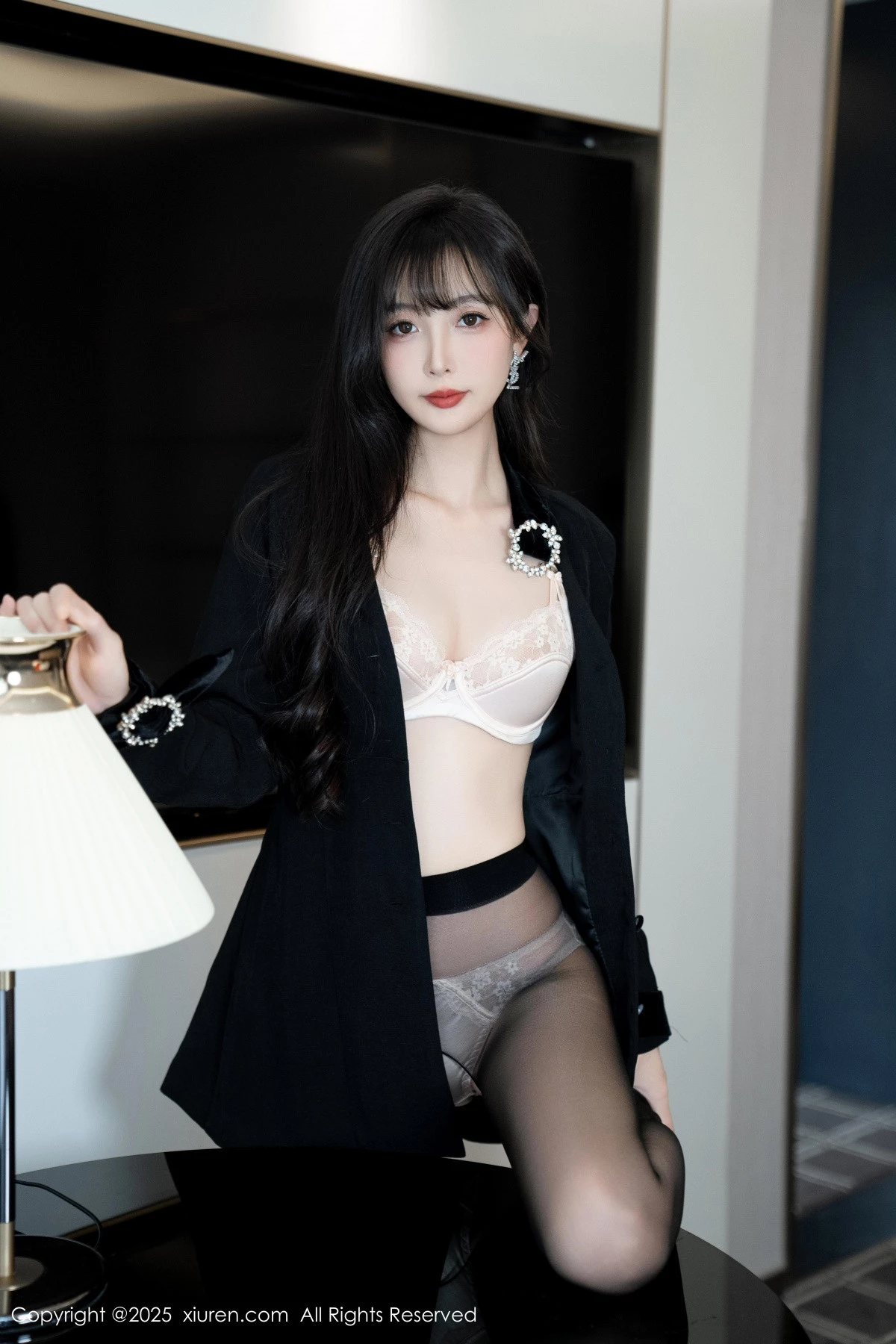 秀人集.com_[XiuRen秀人网]No.9918_模特樱桃小阑子黑色外套露性感内衣配开档黑丝秀曼妙身姿诱惑写真99P