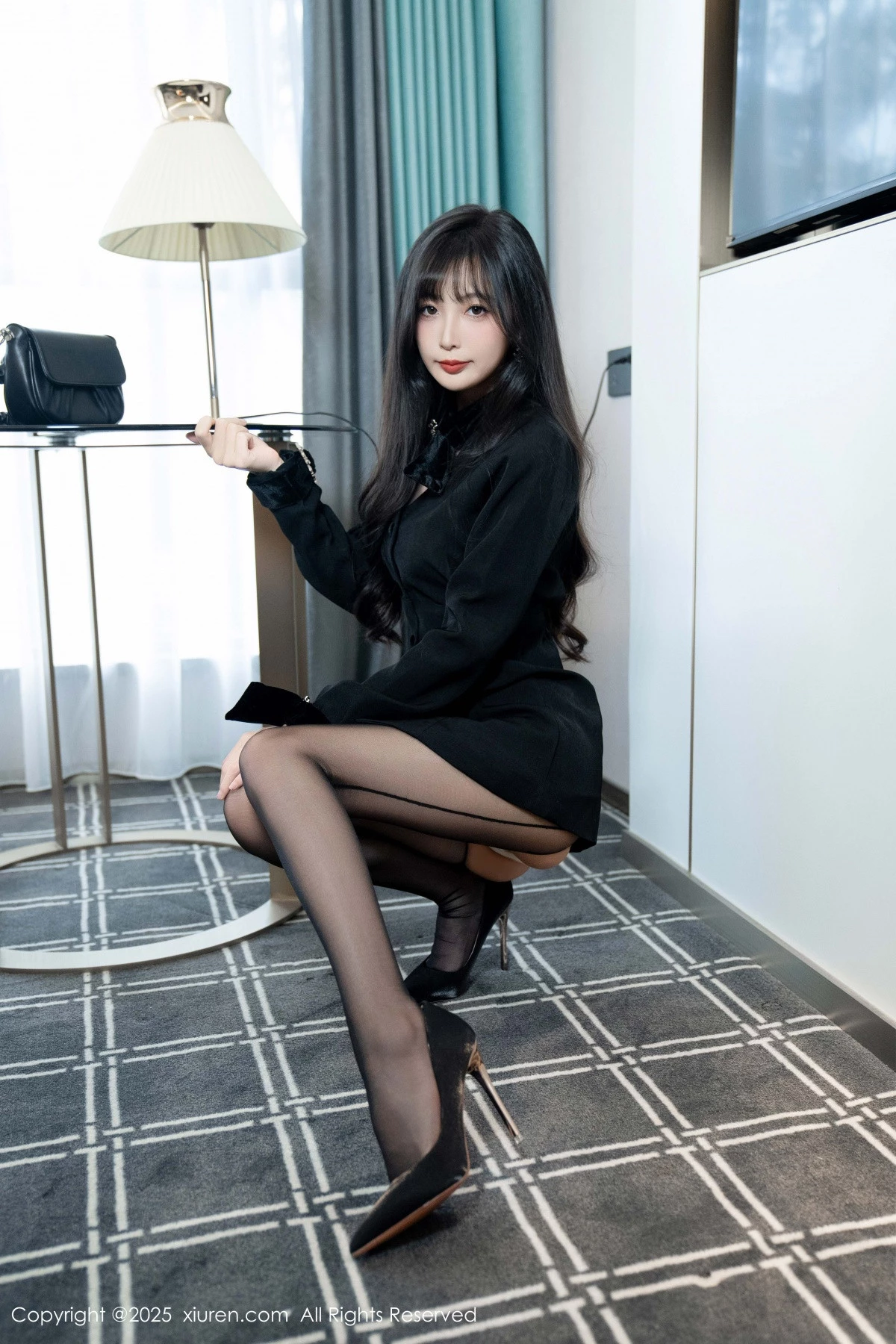 秀人集.com_[XiuRen秀人网]No.9918_模特樱桃小阑子黑色外套露性感内衣配开档黑丝秀曼妙身姿诱惑写真99P