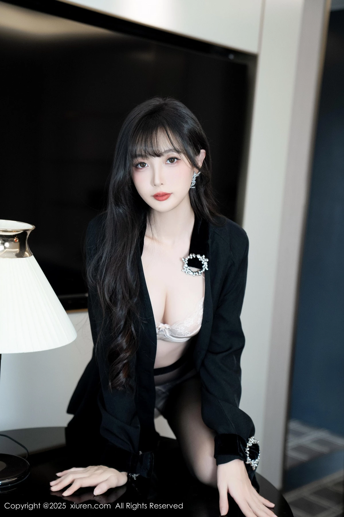 秀人集.com_[XiuRen秀人网]No.9918_模特樱桃小阑子黑色外套露性感内衣配开档黑丝秀曼妙身姿诱惑写真99P