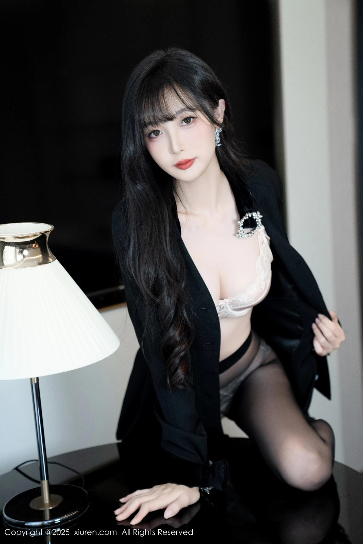 秀人集.com_[XiuRen秀人网]No.9918_模特樱桃小阑子黑色外套露性感内衣配开档黑丝秀曼妙身姿诱惑写真99P