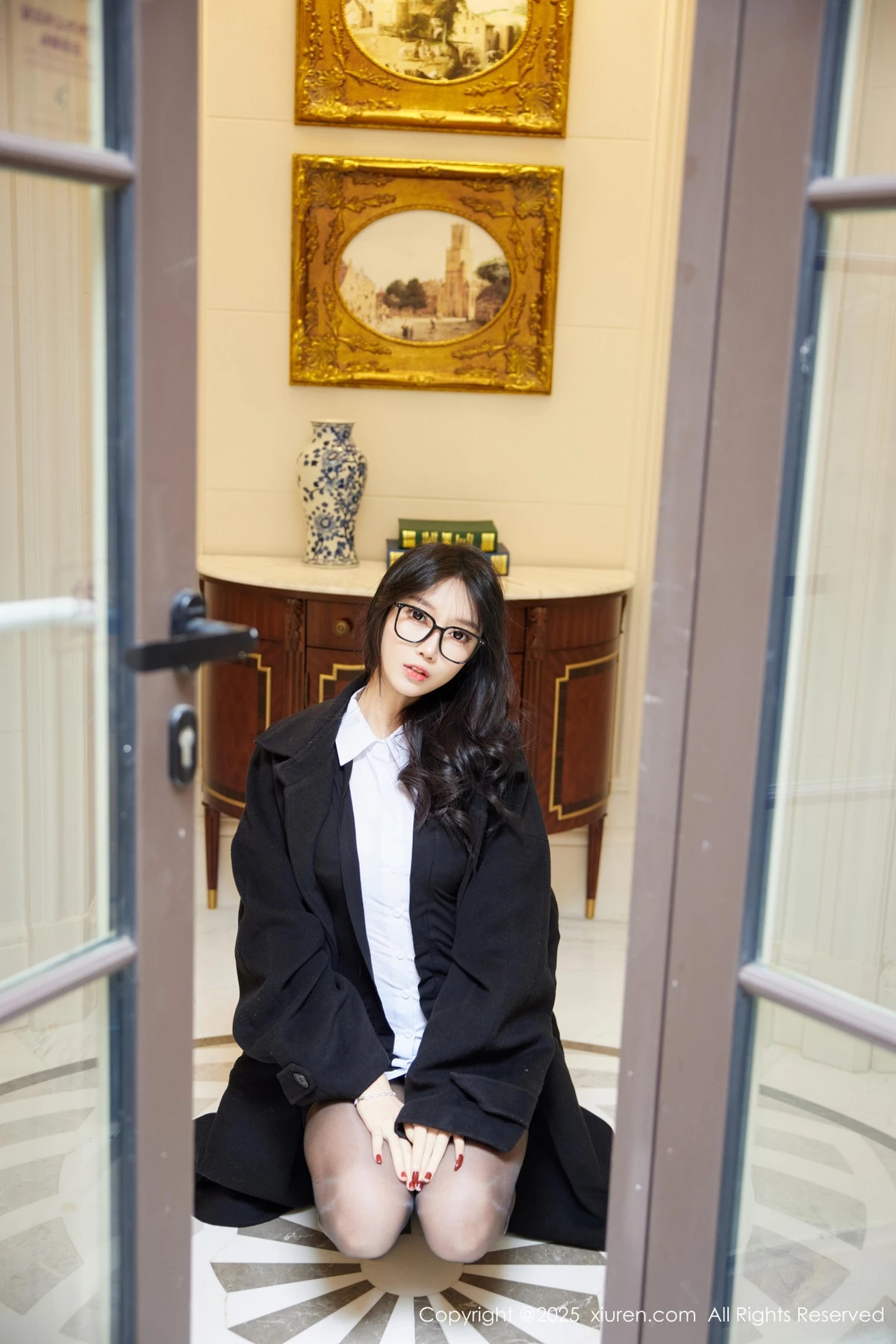 秀人集.com_[XiuRen秀人网]No.9926_模特玥儿玥er性感黑色外套裙露黑色内衣配超薄黑丝极致魅惑写真82P