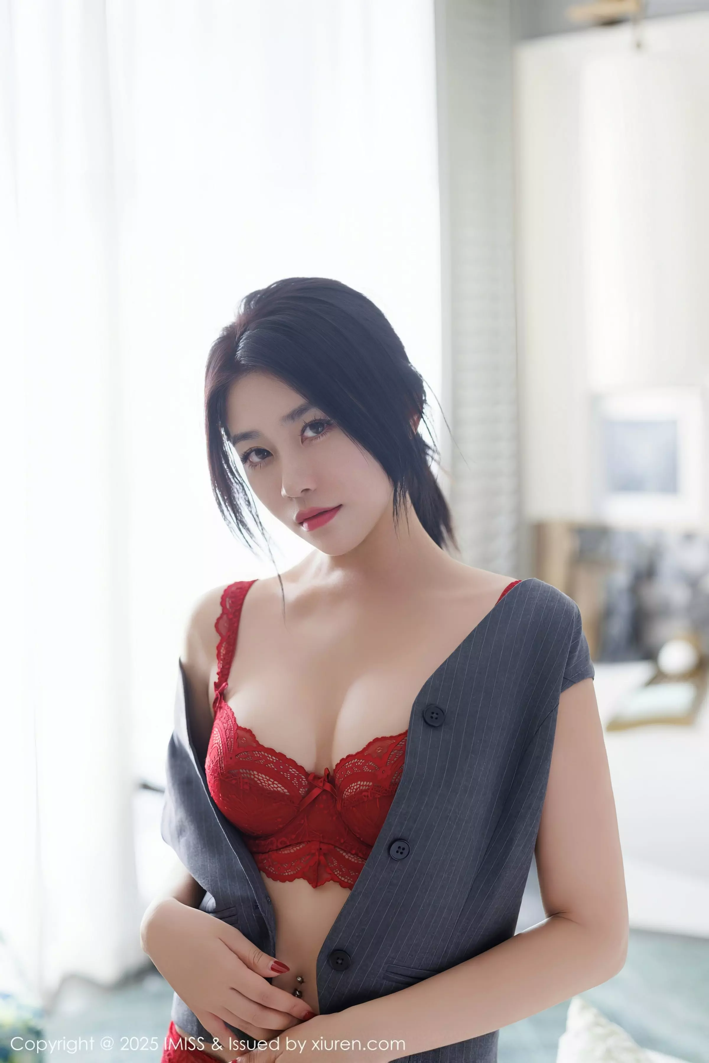 秀人集.com_[IMISS爱蜜社]Vol.787_女神许诺Sabrina性感OL职业装露红色蕾丝内衣配超薄黑丝魅惑写真106P