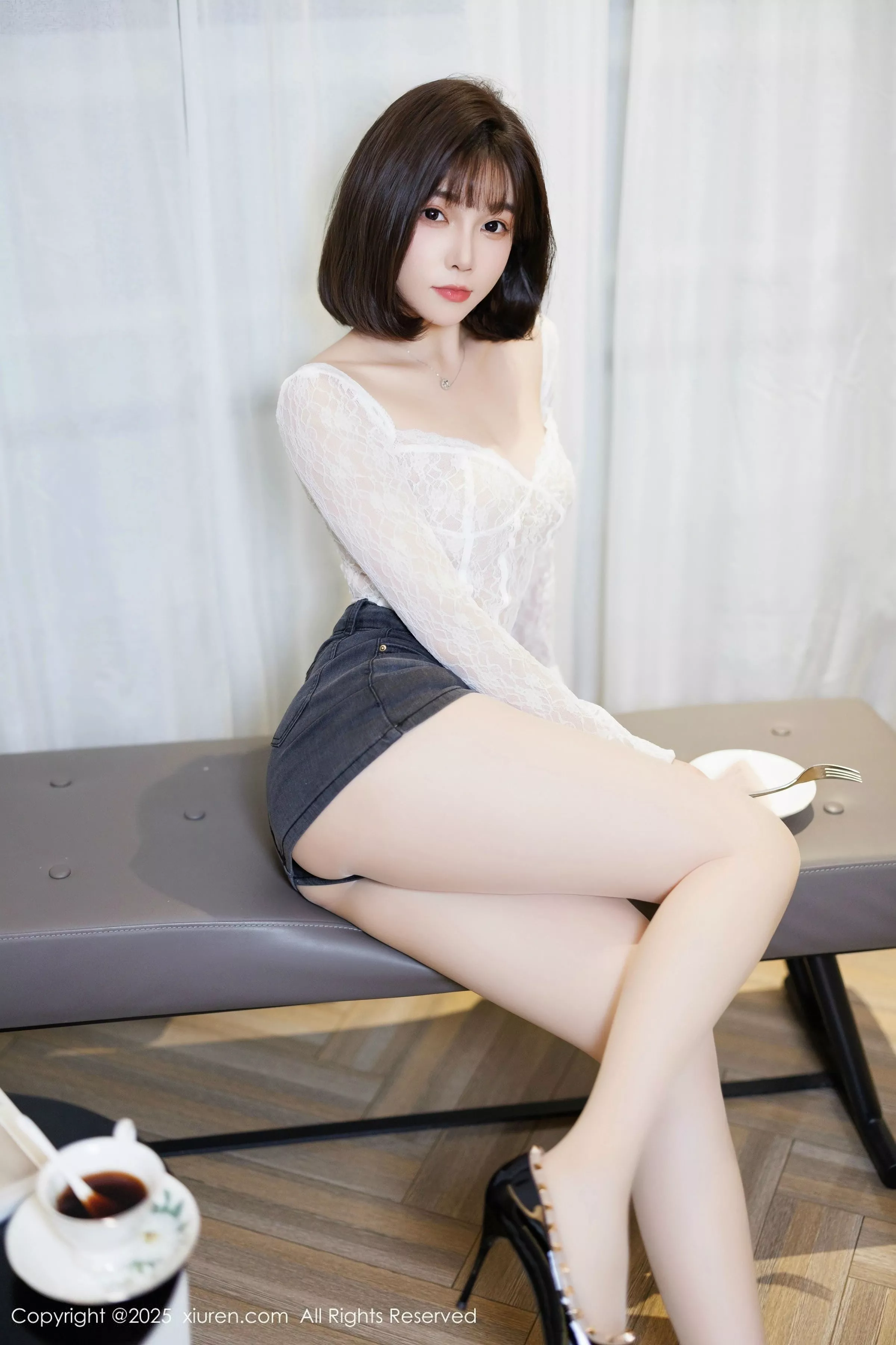 秀人集.com_[XiuRen秀人网]No.10113_女神徐莉芝Booty白色上衣配肉丝袜+蓝色情趣内衣秀美腿诱惑写真83P