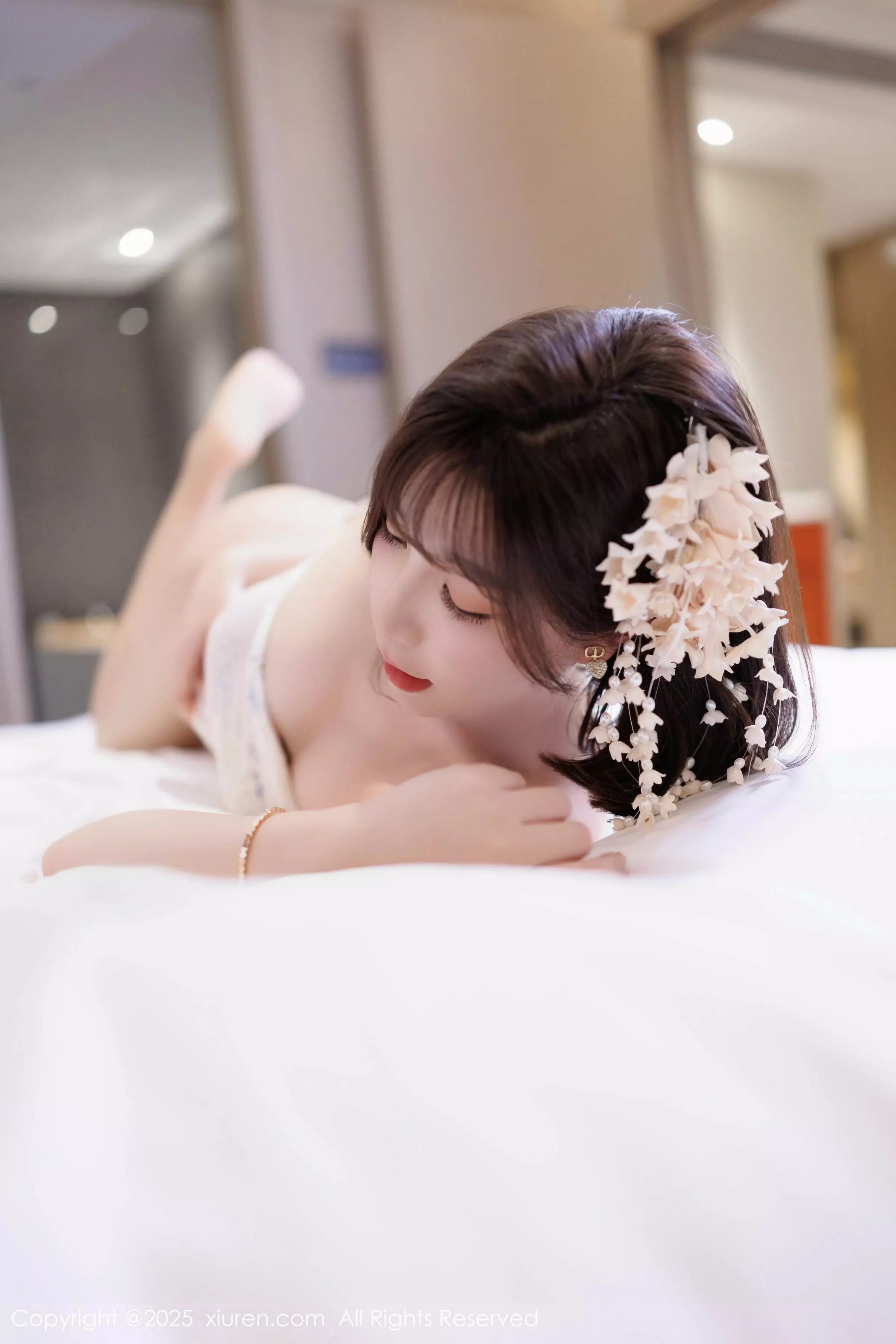 秀人集.com_[XiuRen秀人网]No.10048_女神徐莉芝Booty性感白色上衣配黑色短裙秀曼妙身姿诱惑写真82P