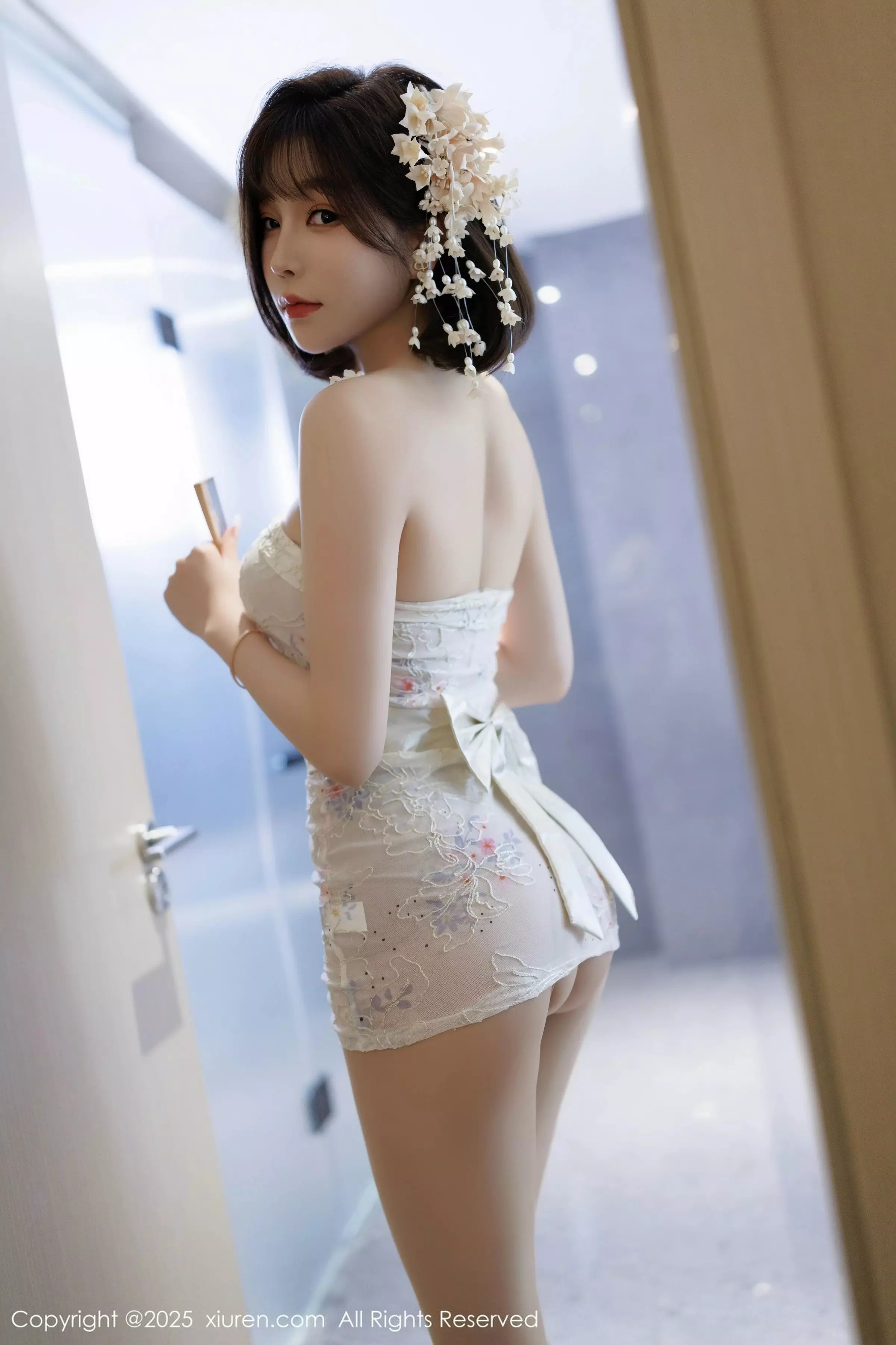 秀人集.com_[XiuRen秀人网]No.10048_女神徐莉芝Booty性感白色上衣配黑色短裙秀曼妙身姿诱惑写真82P
