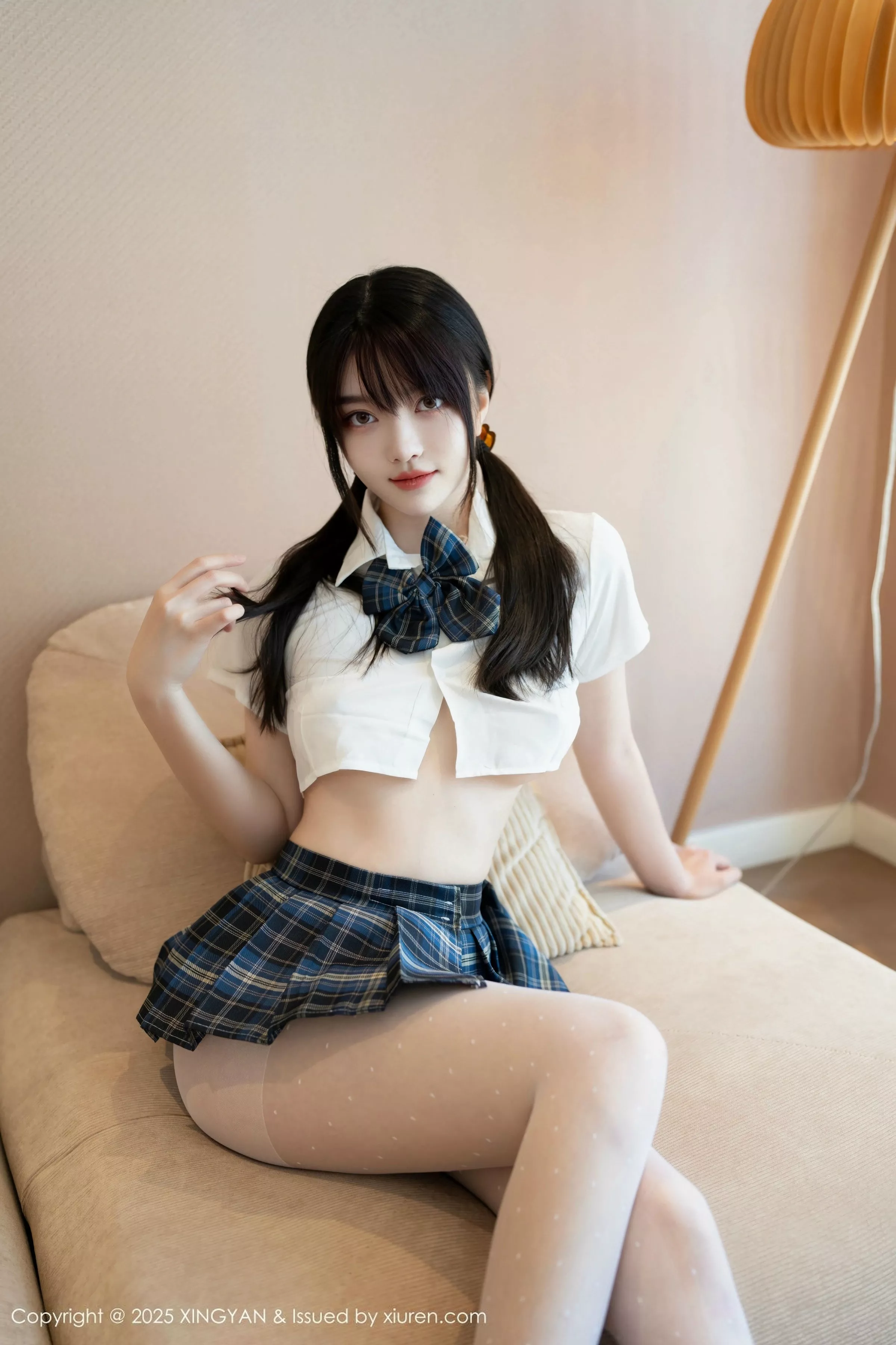 秀人集.com_[XINGYAN星颜社]VOL.332_新人模特白露lulu性感JK制服短裙配超薄白丝秀完美身材诱惑写真65P