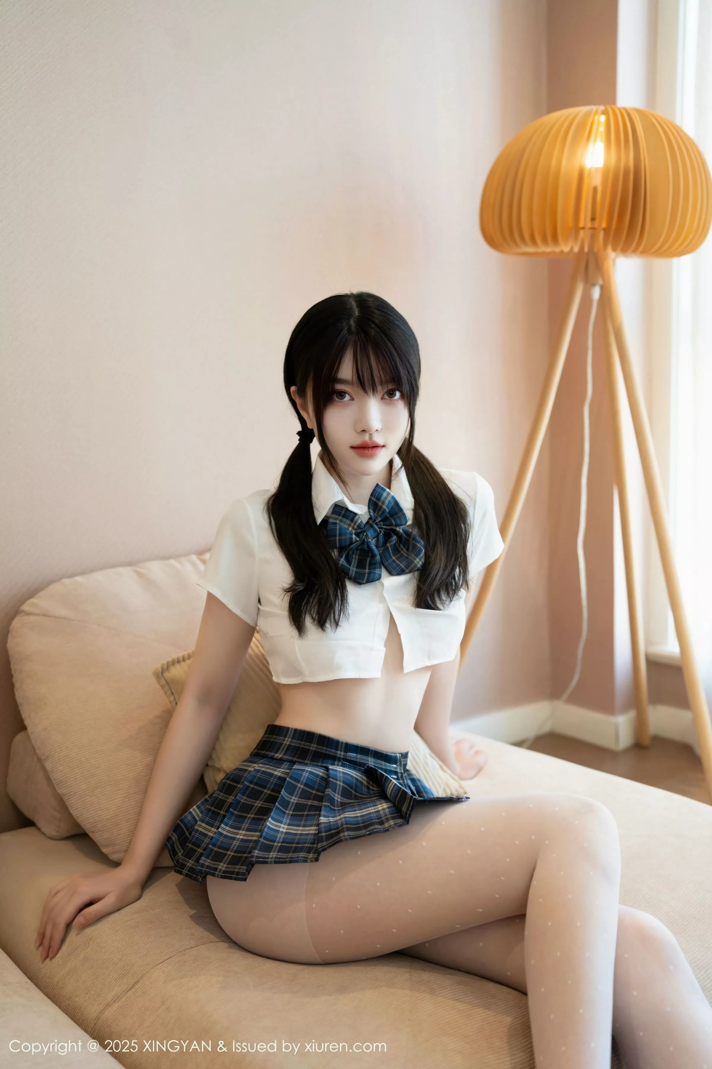 秀人集.com_[XINGYAN星颜社]VOL.332_新人模特白露lulu性感JK制服短裙配超薄白丝秀完美身材诱惑写真65P