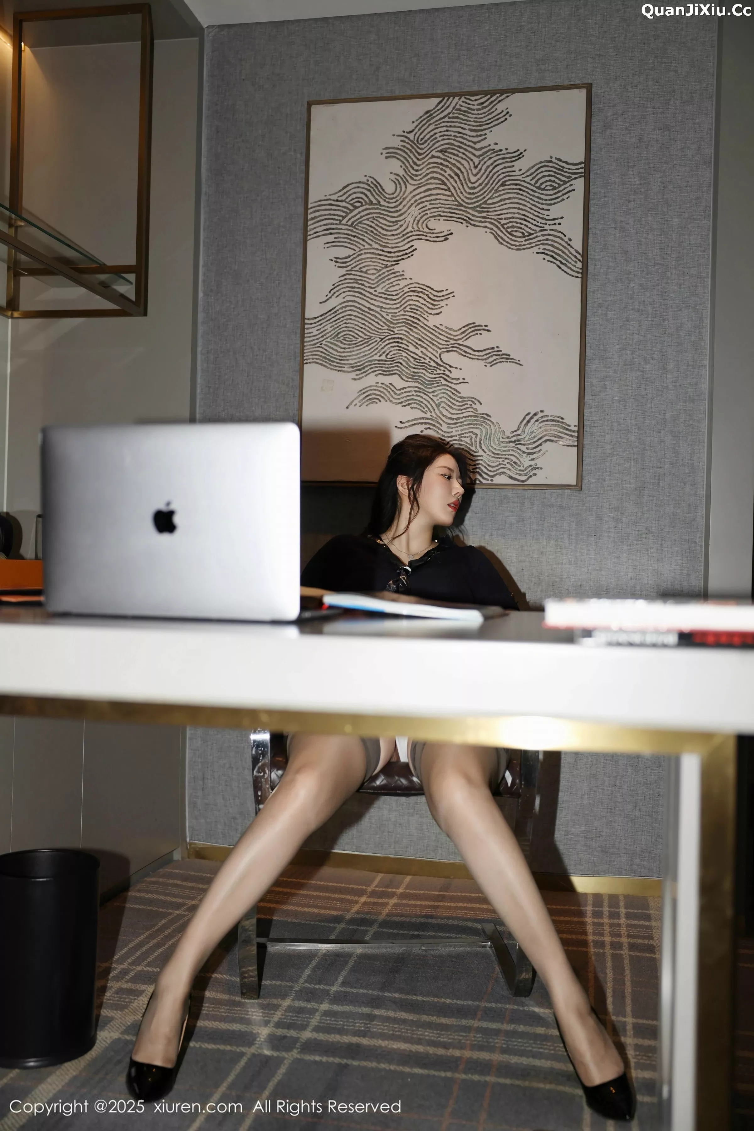 秀人集.com_[XiuRen秀人网]No.10266_模特白茹雪abby性感黑色OL服饰配灰丝吊袜秀丰腴身材诱惑写真72P