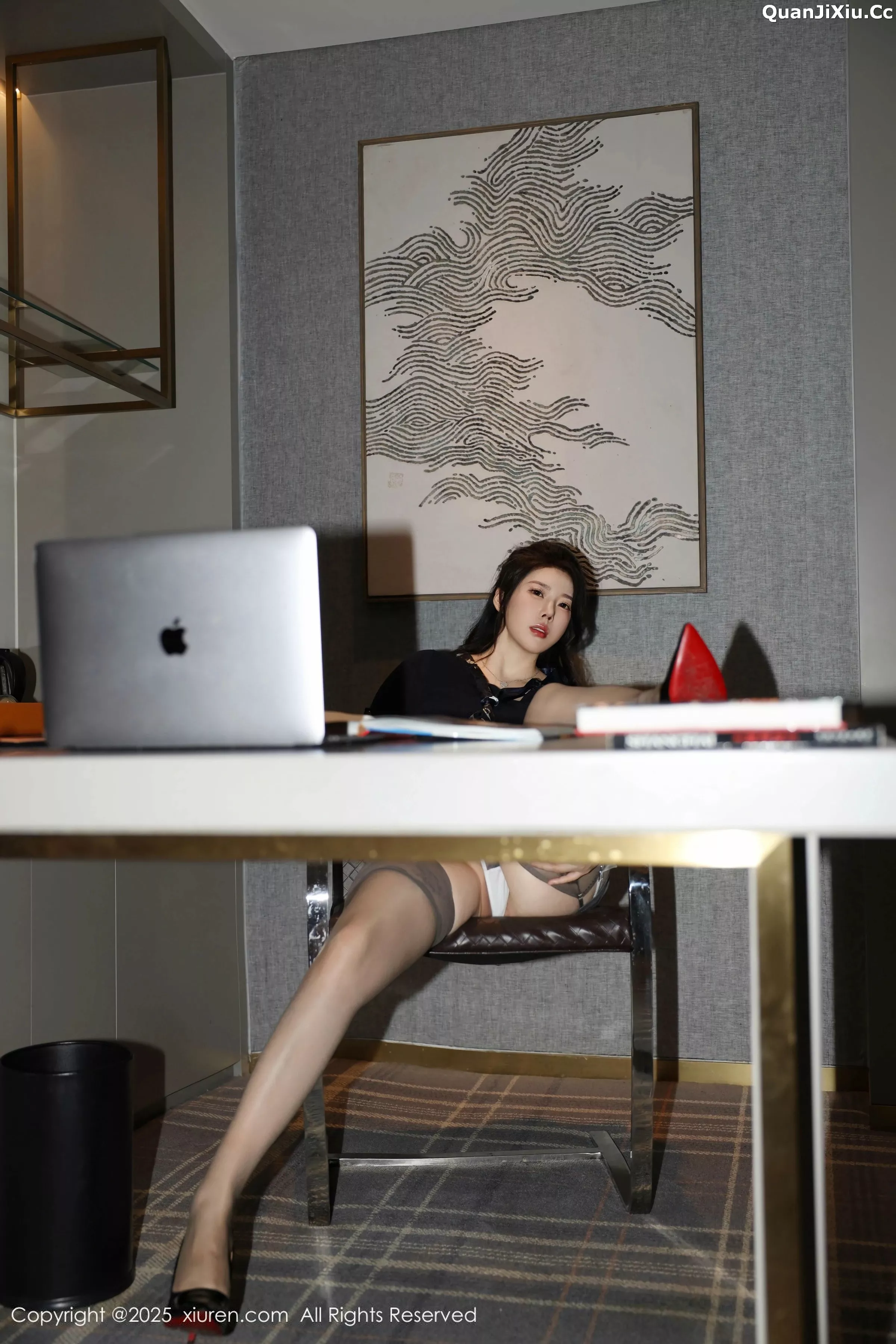 秀人集.com_[XiuRen秀人网]No.10266_模特白茹雪abby性感黑色OL服饰配灰丝吊袜秀丰腴身材诱惑写真72P