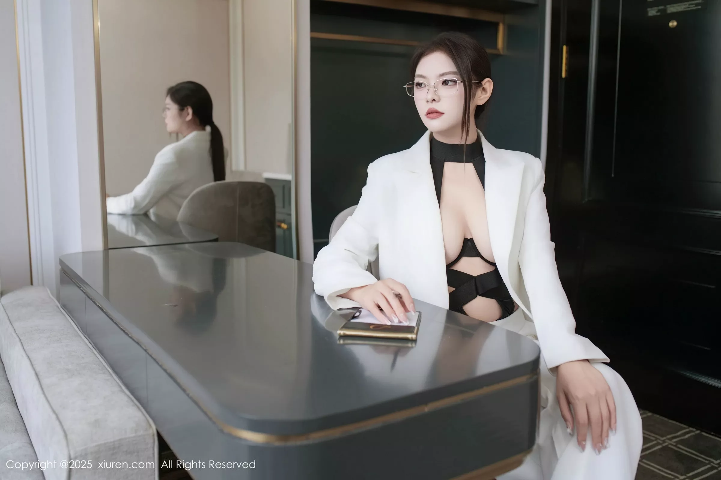 秀人集.com_[XiuRen秀人网]No.10464_新人模特冬安白色西服露黑色情趣内衣配黑丝袜秀丰满身材诱惑写真94P