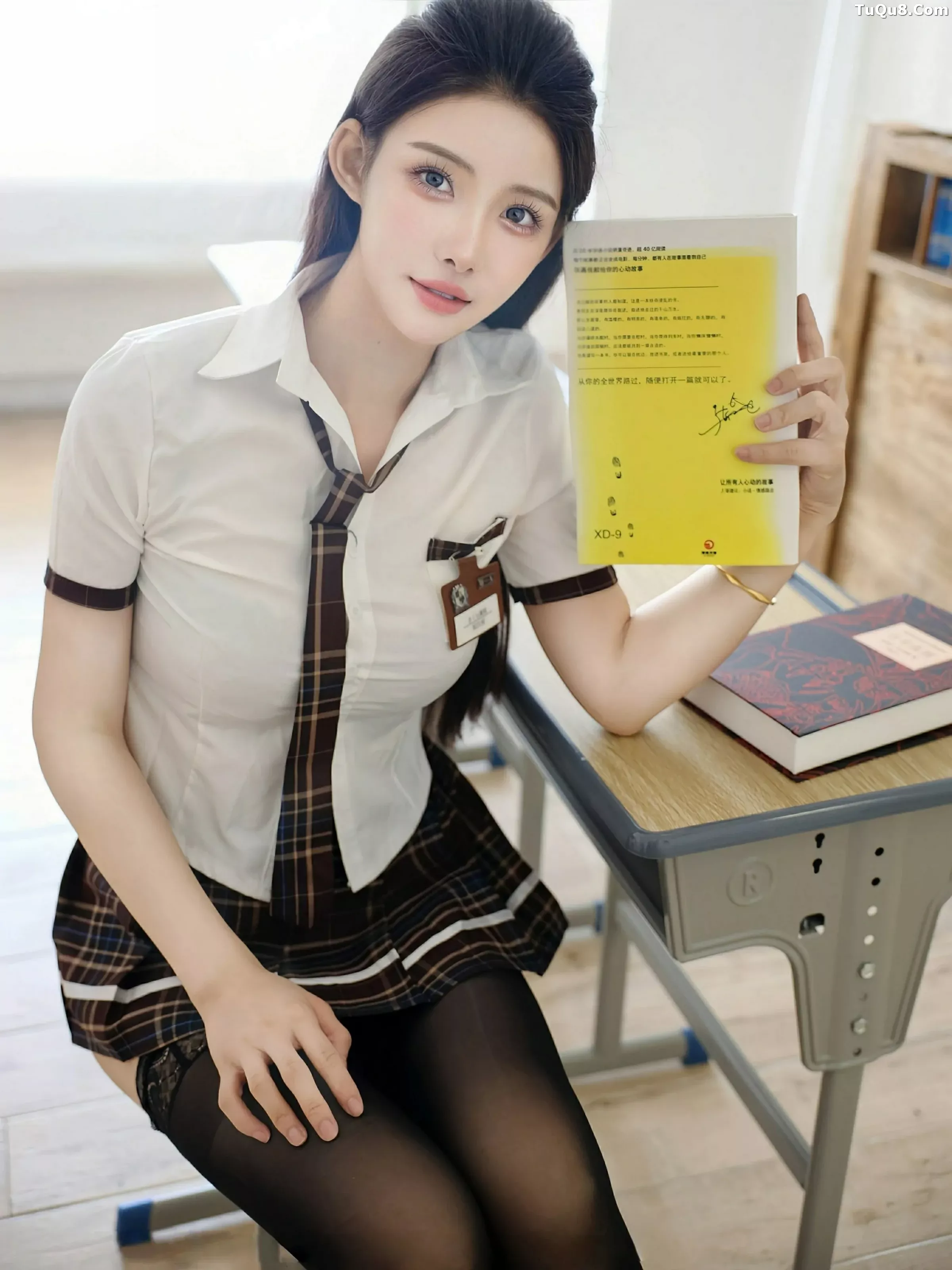 秀人集.com_[XiuRen秀人网]No.10512_模特梨霜儿性感学妹制服露黑色内衣配黑丝袜秀凹凸身材诱惑写真81P