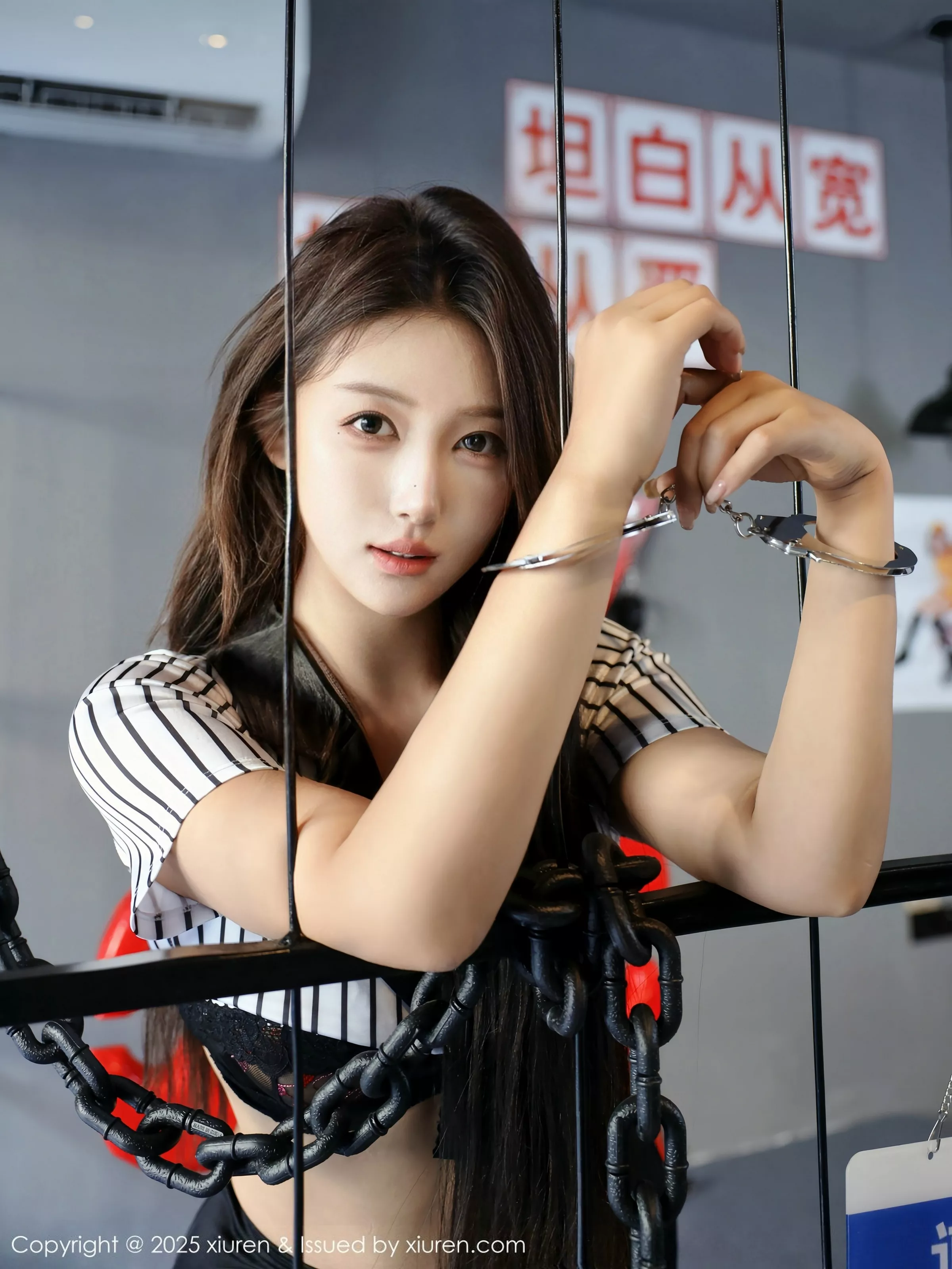 秀人集.com_[XiuRen秀人网]No.10541_模特梨霜儿性感COS女战警制服露黑色内衣秀凹凸身材诱惑写真80P
