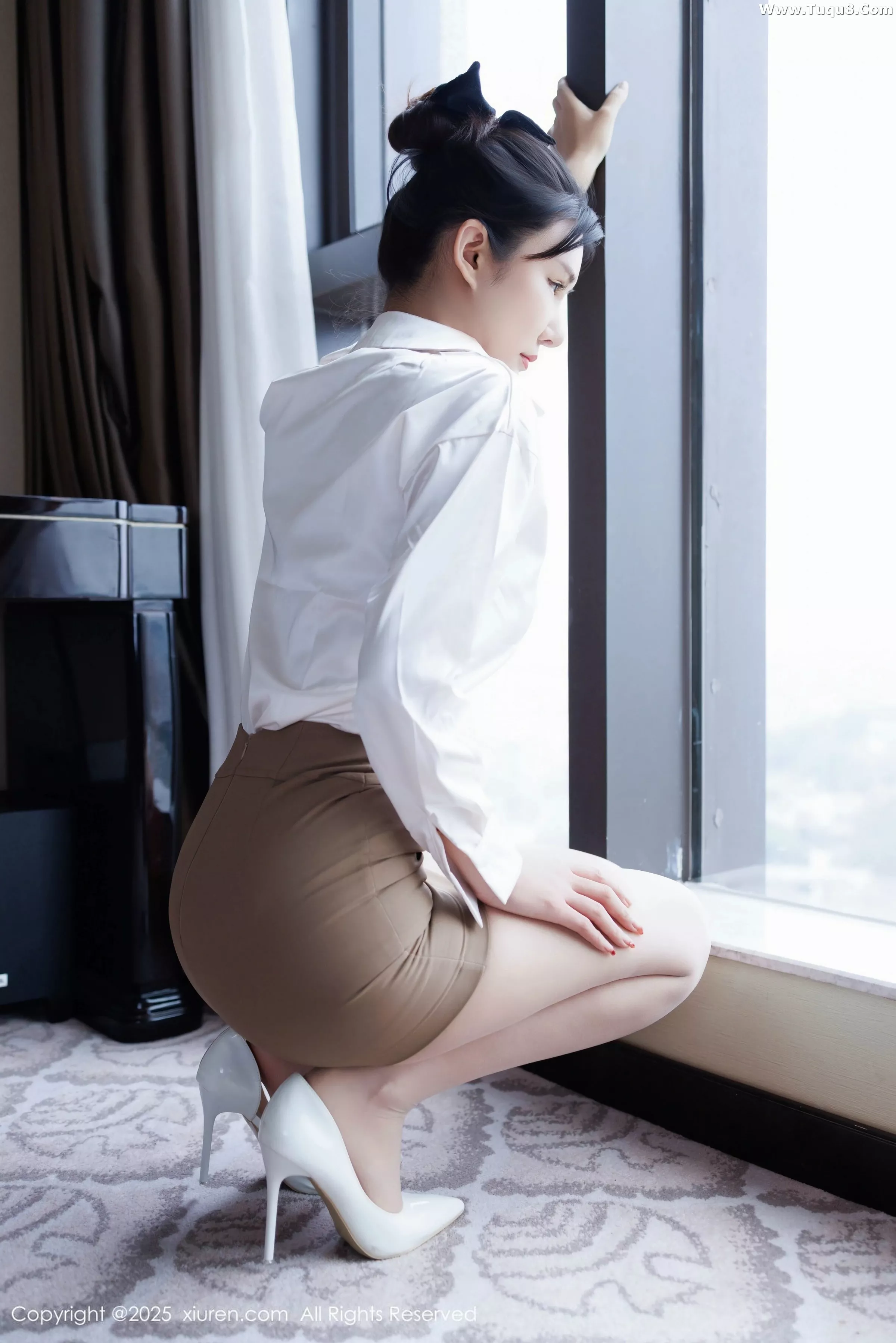 秀人集.com_[XiuRen秀人网]No.10543_模特艺艺yiyi性感白色衬衫露白色内衣配超薄肉丝秀美腿诱惑写真49P