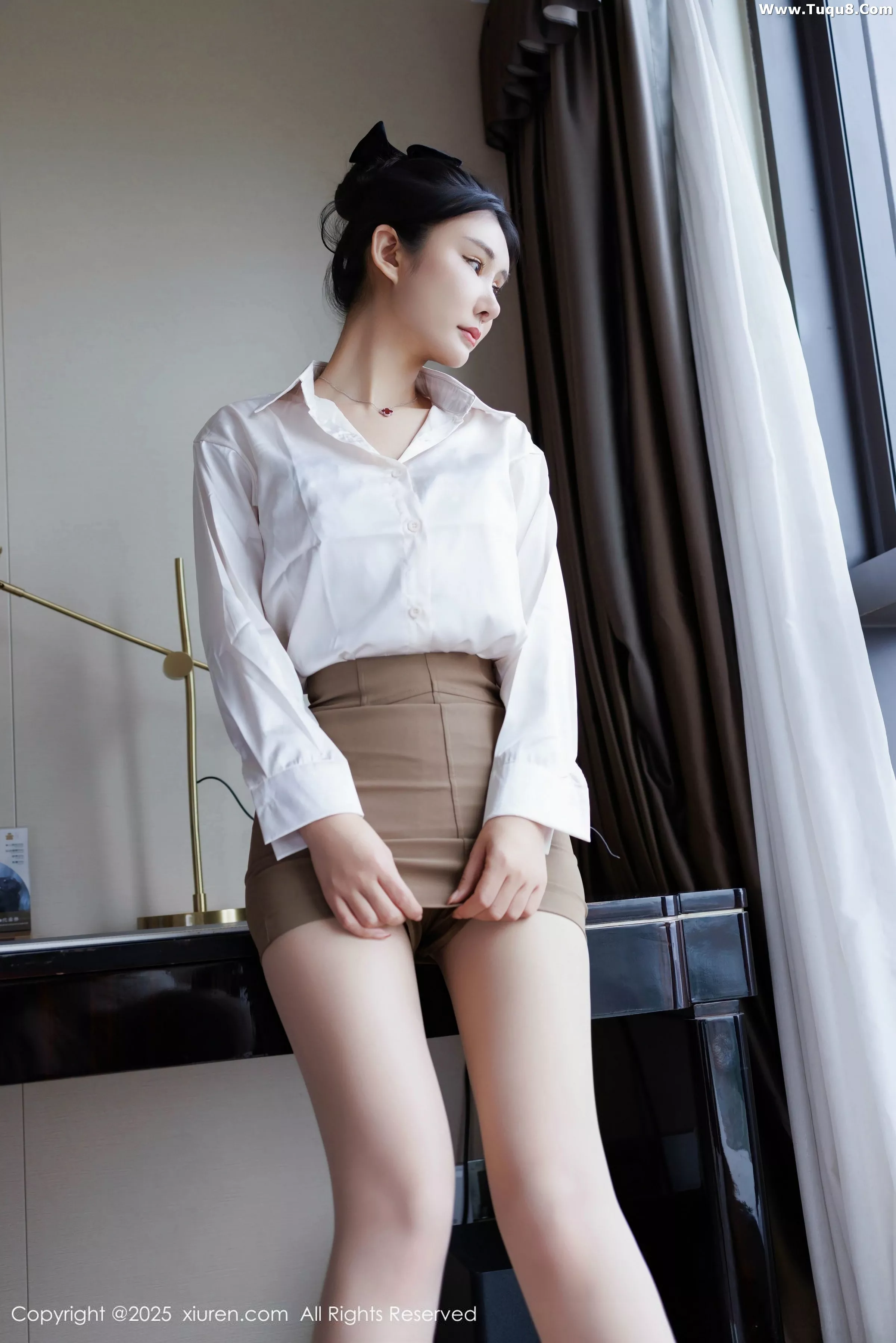 秀人集.com_[XiuRen秀人网]No.10543_模特艺艺yiyi性感白色衬衫露白色内衣配超薄肉丝秀美腿诱惑写真49P