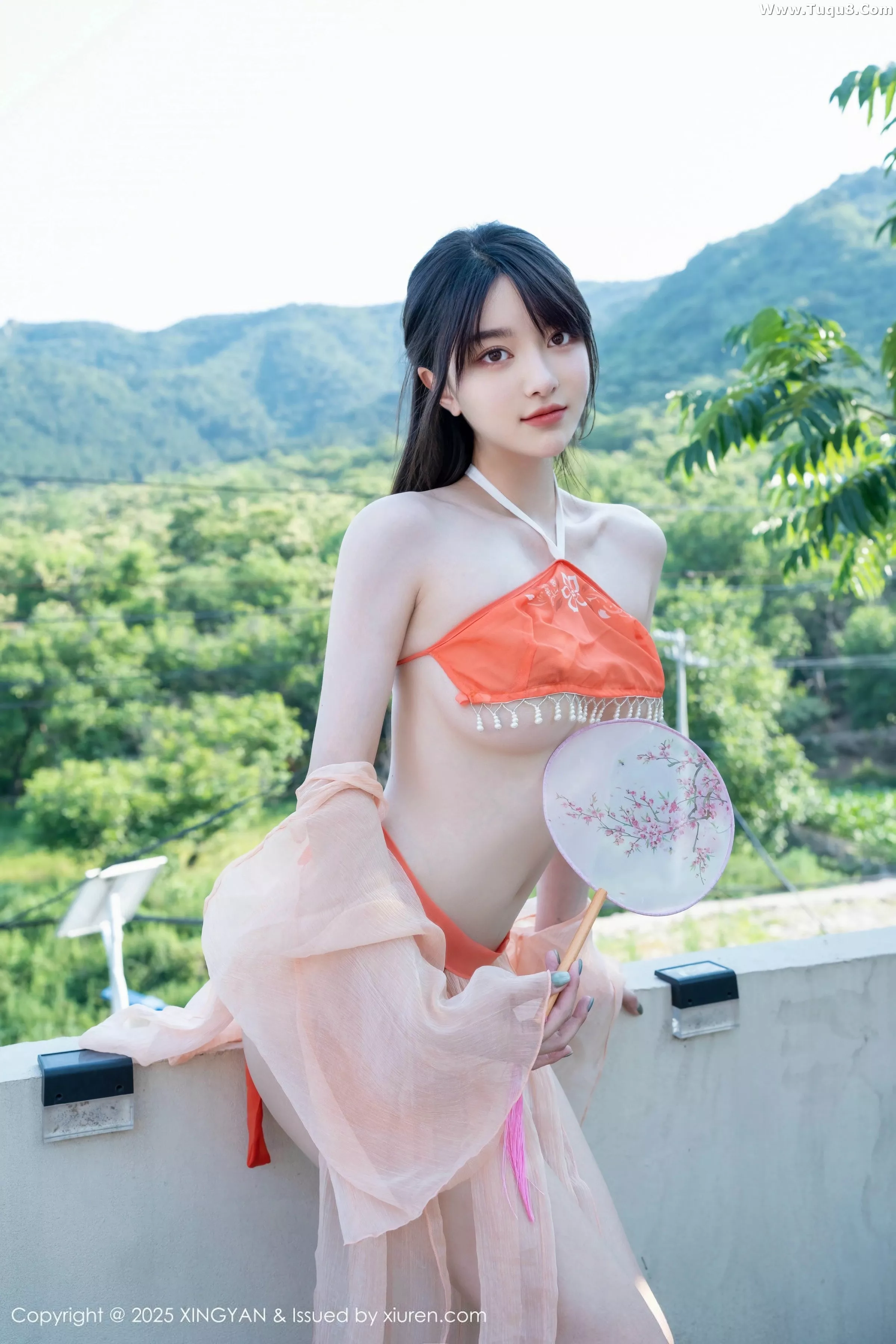 秀人集.com_[XINGYAN星颜社]VOL.369_模特白露lulu性感粉色情趣肚兜服饰秀曼妙身姿惹火诱惑写真68P