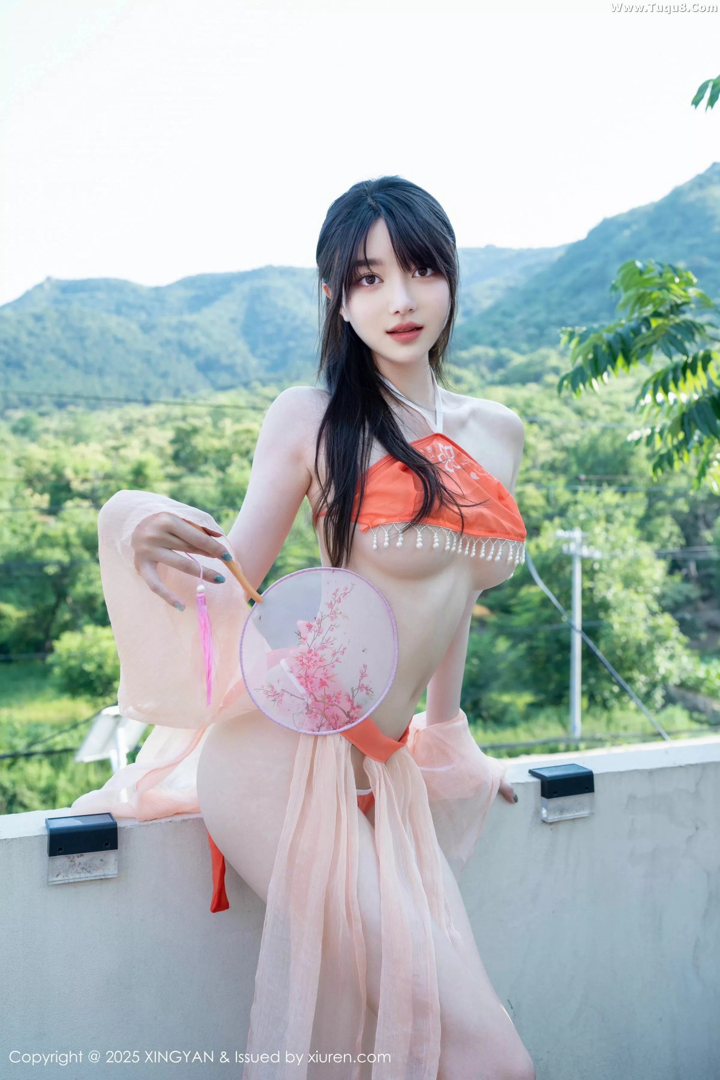 秀人集.com_[XINGYAN星颜社]VOL.369_模特白露lulu性感粉色情趣肚兜服饰秀曼妙身姿惹火诱惑写真68P