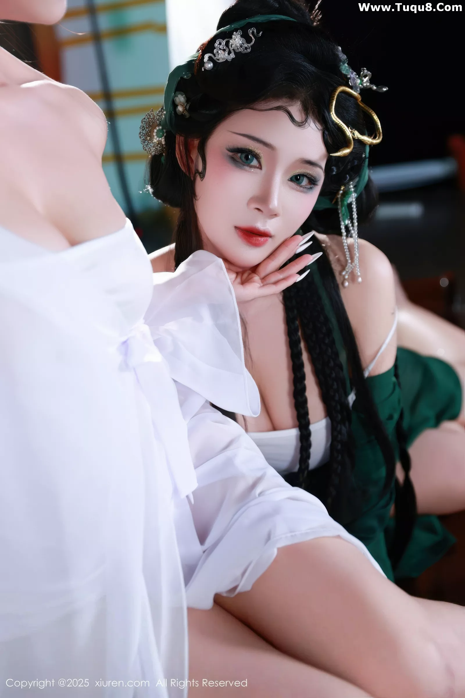 秀人集.com_[XiuRen秀人网]No.10561_模特南乔古风场景青蛇装扮性感低胸服饰秀完美身材诱惑写真88P