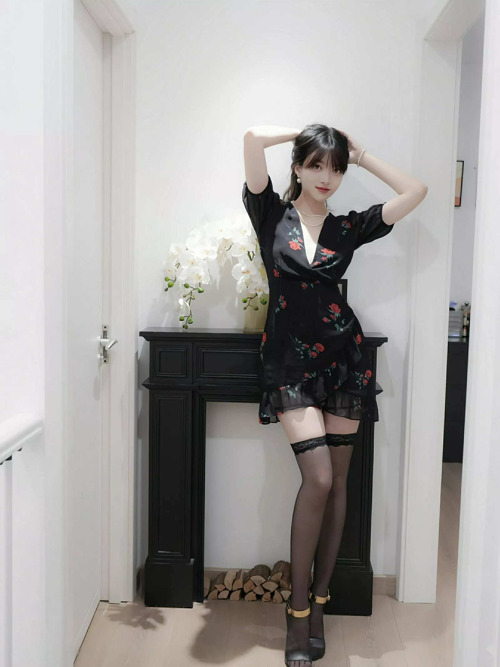 秀人集.com_[XiuRen秀人网]No.10586_模特白露lulu性感玫瑰黑裙露情趣内衣配黑丝袜秀曼妙身姿诱惑写真84P