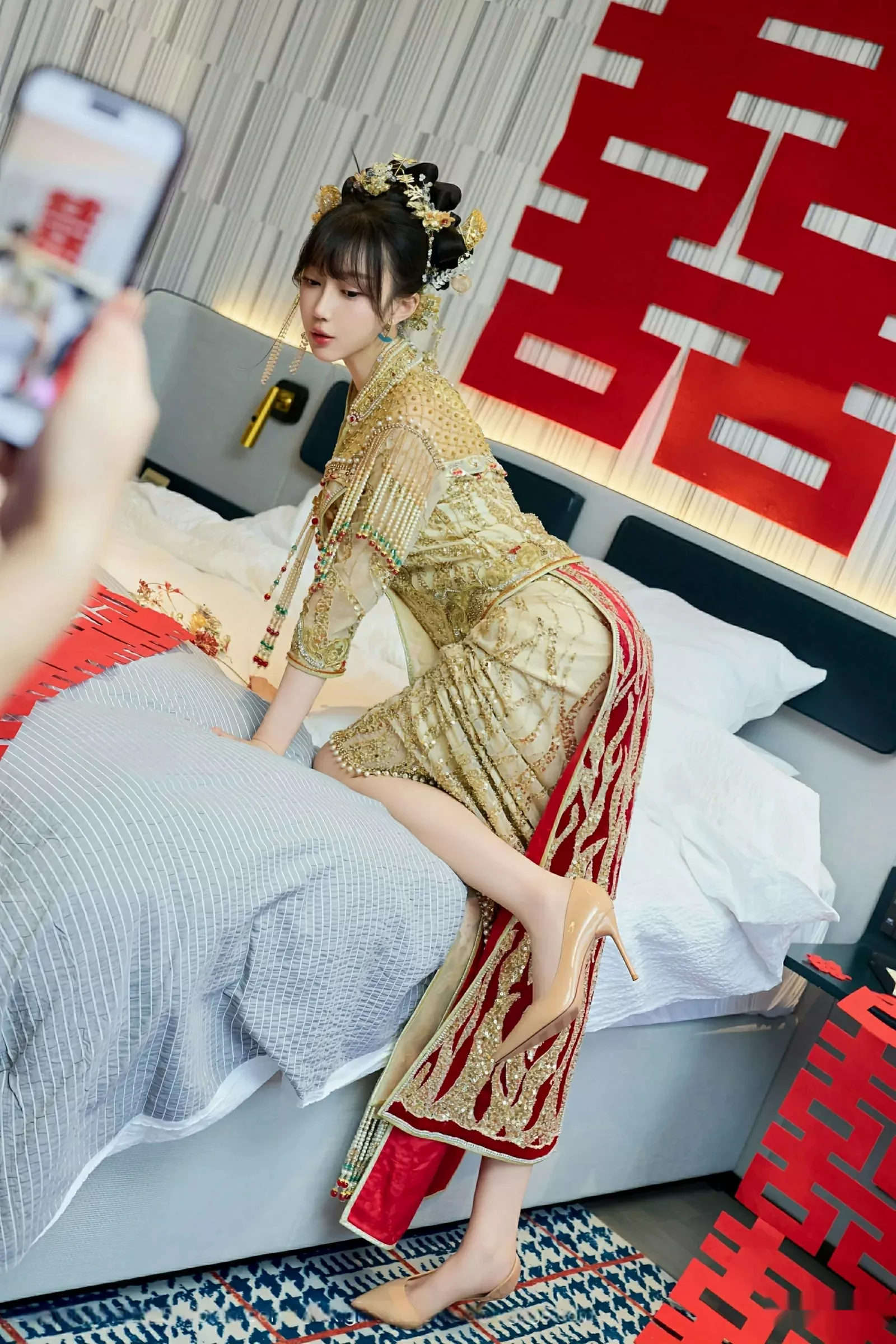 秀人集.com_[XiuRen秀人网]No.10567_模特玥儿玥er性感红色蕾丝内衣配超薄肉丝秀完美身材诱惑写真72P