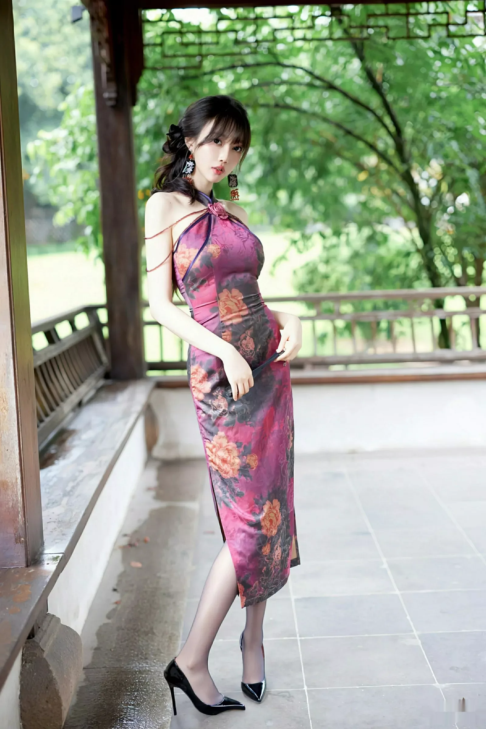 秀人集.com_[XiuRen秀人网]No.10593_模特玥儿玥er性感紫色旗袍服饰配黑丝吊袜秀完美身材诱惑写真64P