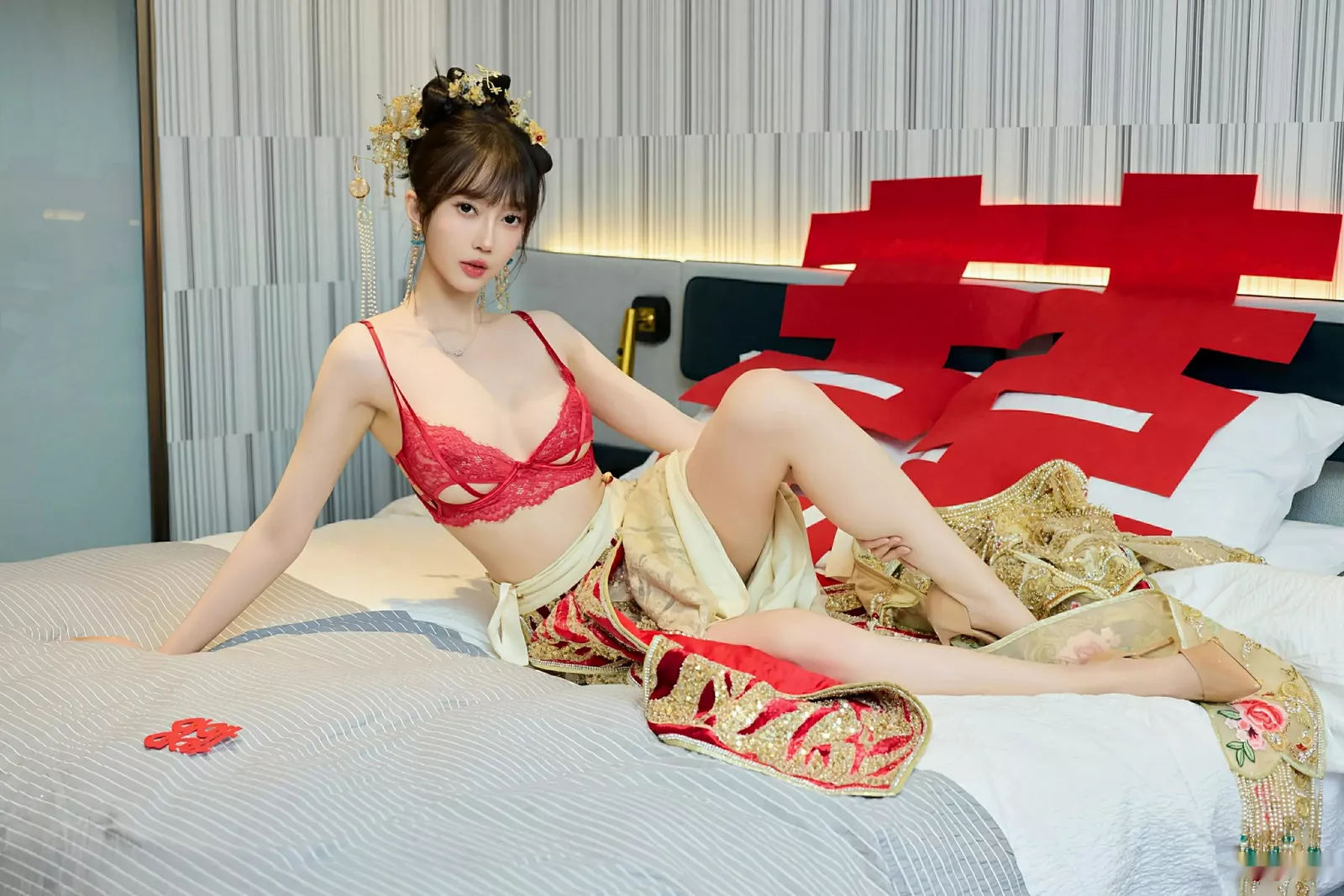 秀人集.com_[XiuRen秀人网]No.10567_模特玥儿玥er性感红色蕾丝内衣配超薄肉丝秀完美身材诱惑写真72P
