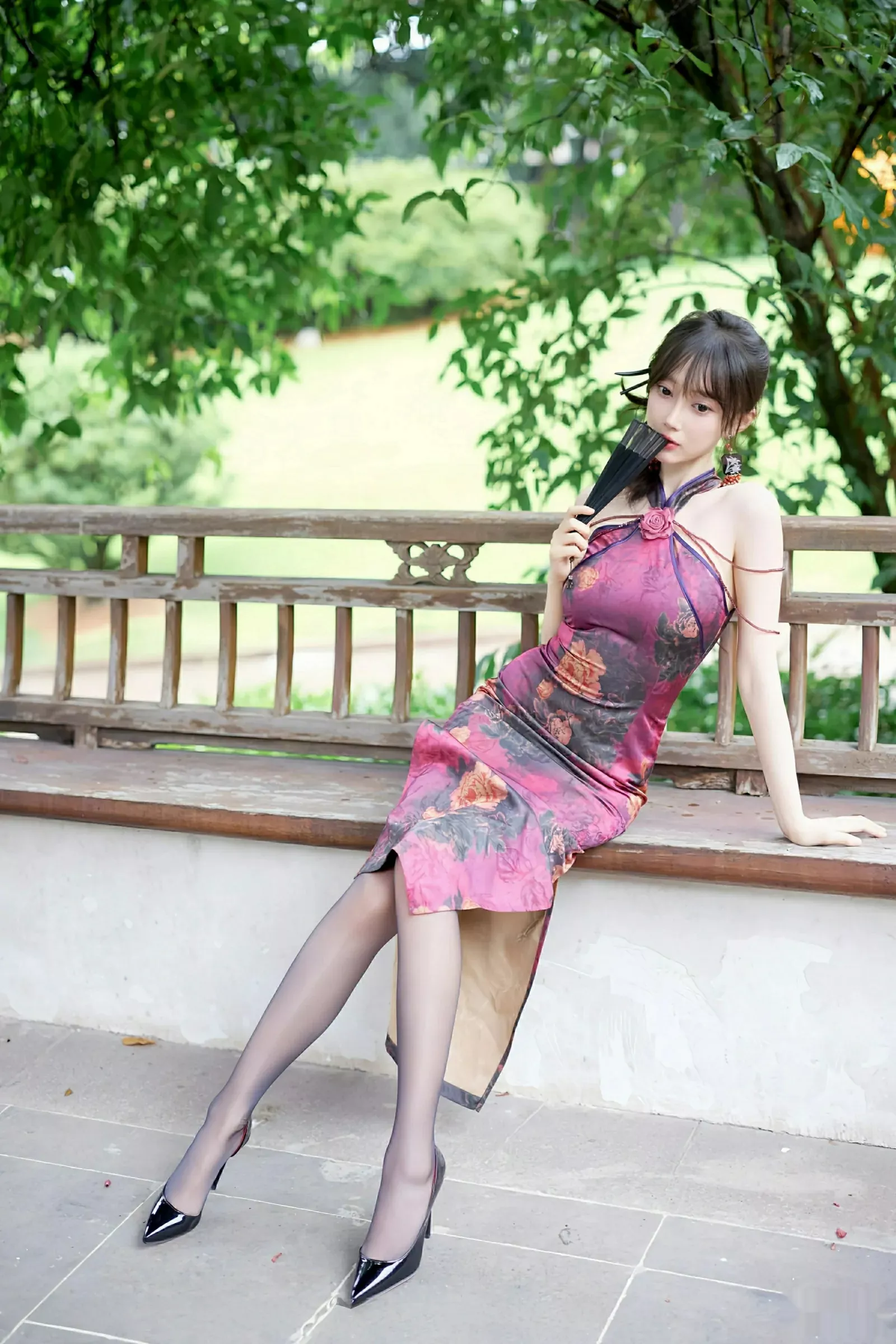 秀人集.com_[XiuRen秀人网]No.10593_模特玥儿玥er性感紫色旗袍服饰配黑丝吊袜秀完美身材诱惑写真64P