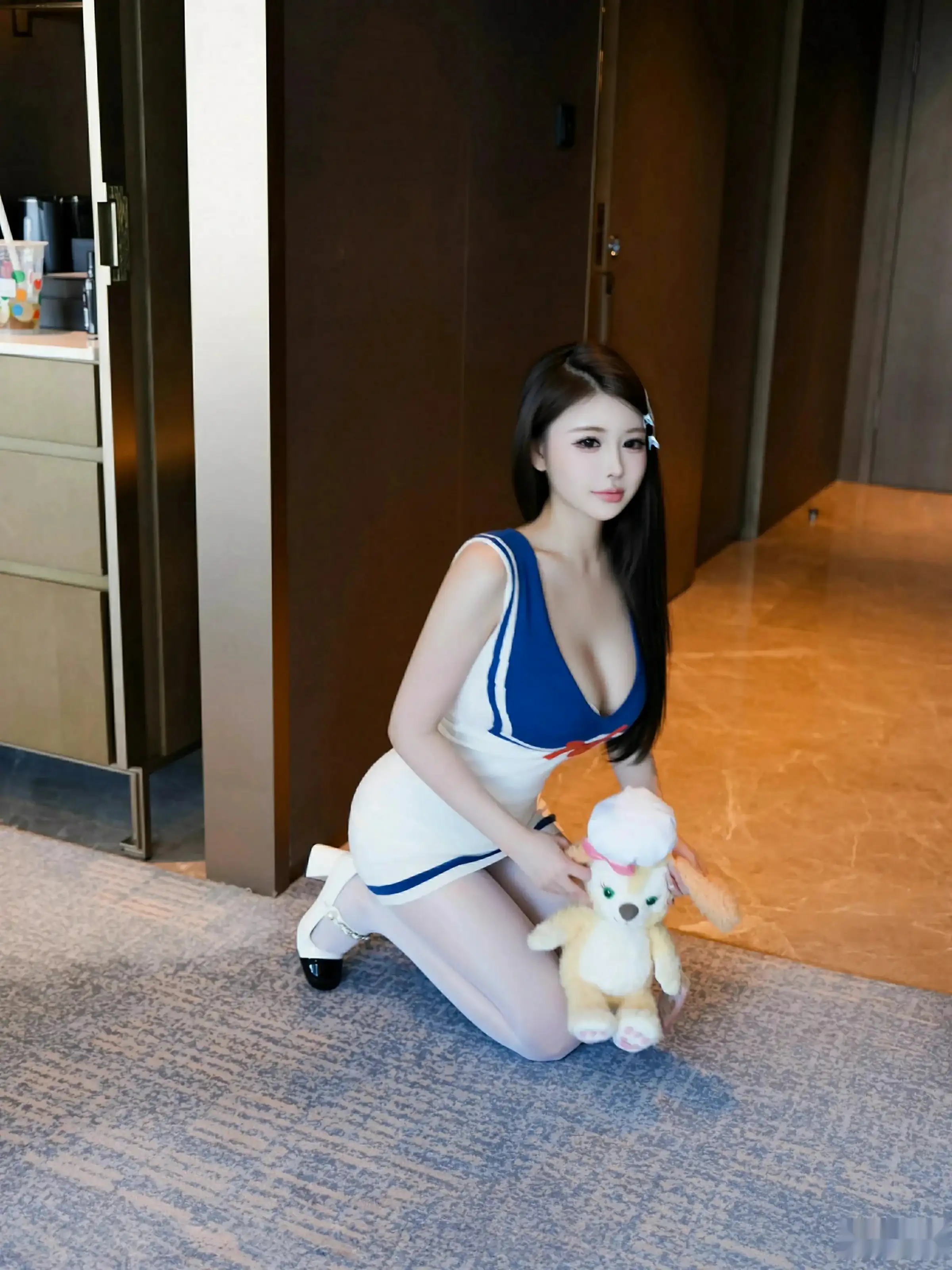 秀人集.com_[XiuRen秀人网]No.10628_模特甜妮性感连衣短裙露粉色内衣配白色丝袜秀丰腴身材诱惑写真71P