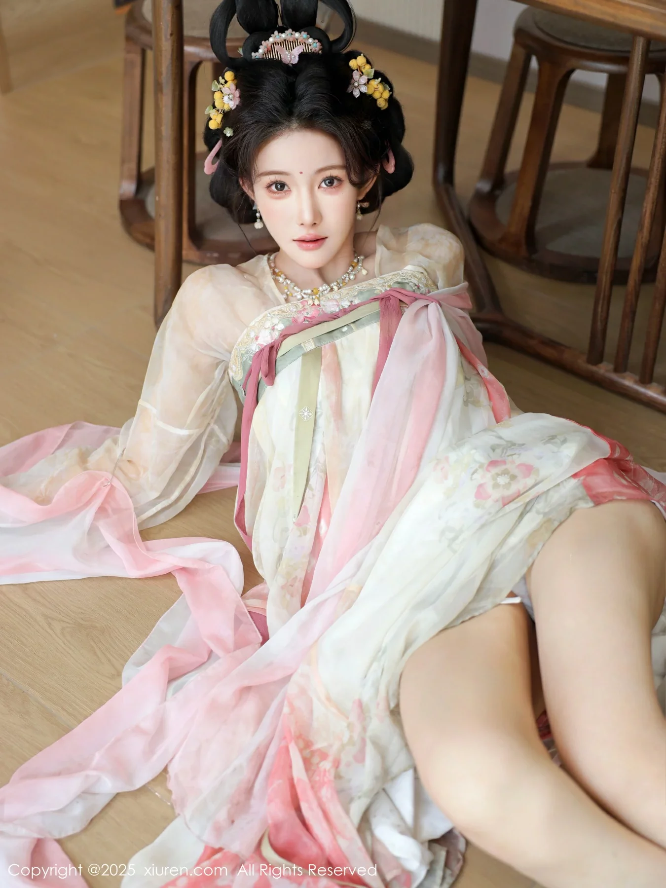 秀人集.com_[XiuRen秀人网]No.10645_模特梨霜儿古典主题性感浅色古装服饰秀丰腴身材迷人美腿写真82P